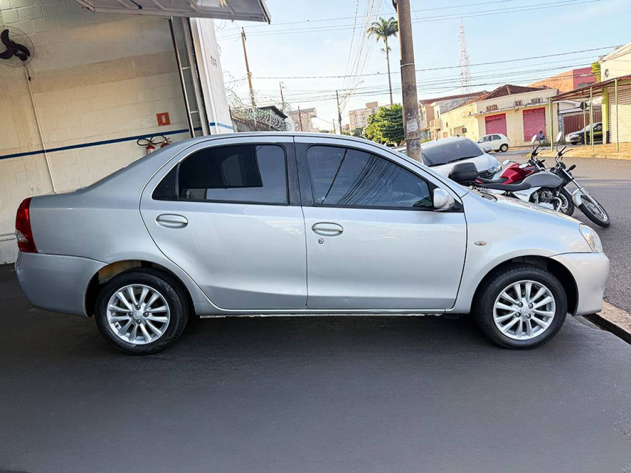 TOYOTA ETIOS 1.5 XLS SEDAN 16V