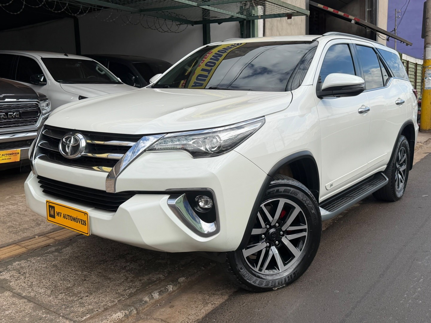 TOYOTA HILUX SW42.8 SRX 4X4 7 LUGARES 16V TURBO INTERCOOLER DIESEL 4P AUTOMÁTICO 2018