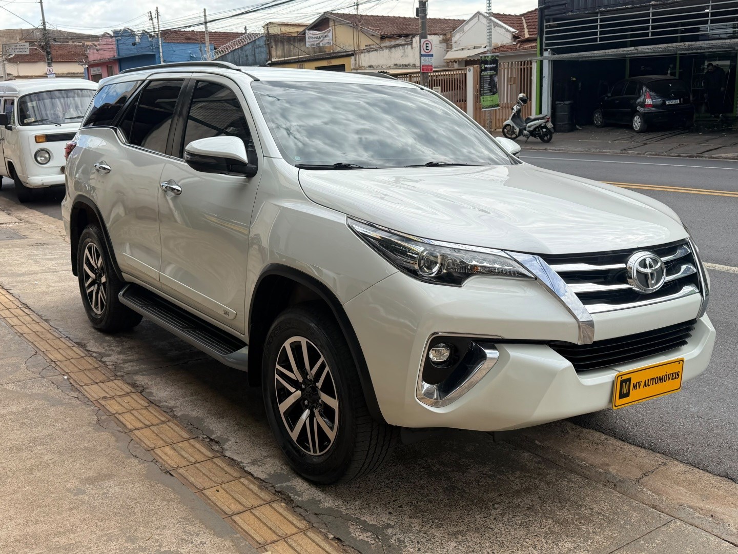 TOYOTA HILUX SW42.8 SRX 4X4 7 LUGARES 16V TURBO INTERCOOLER DIESEL 4P AUTOMÁTICO 2018