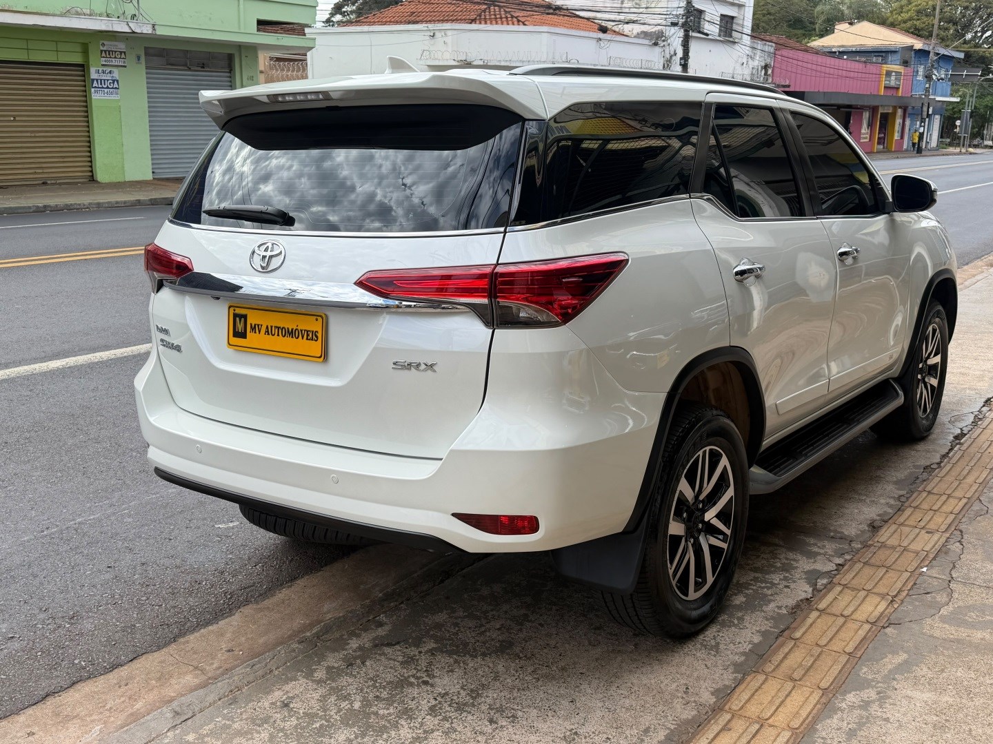 TOYOTA HILUX SW42.8 SRX 4X4 7 LUGARES 16V TURBO INTERCOOLER DIESEL 4P AUTOMÁTICO 2018