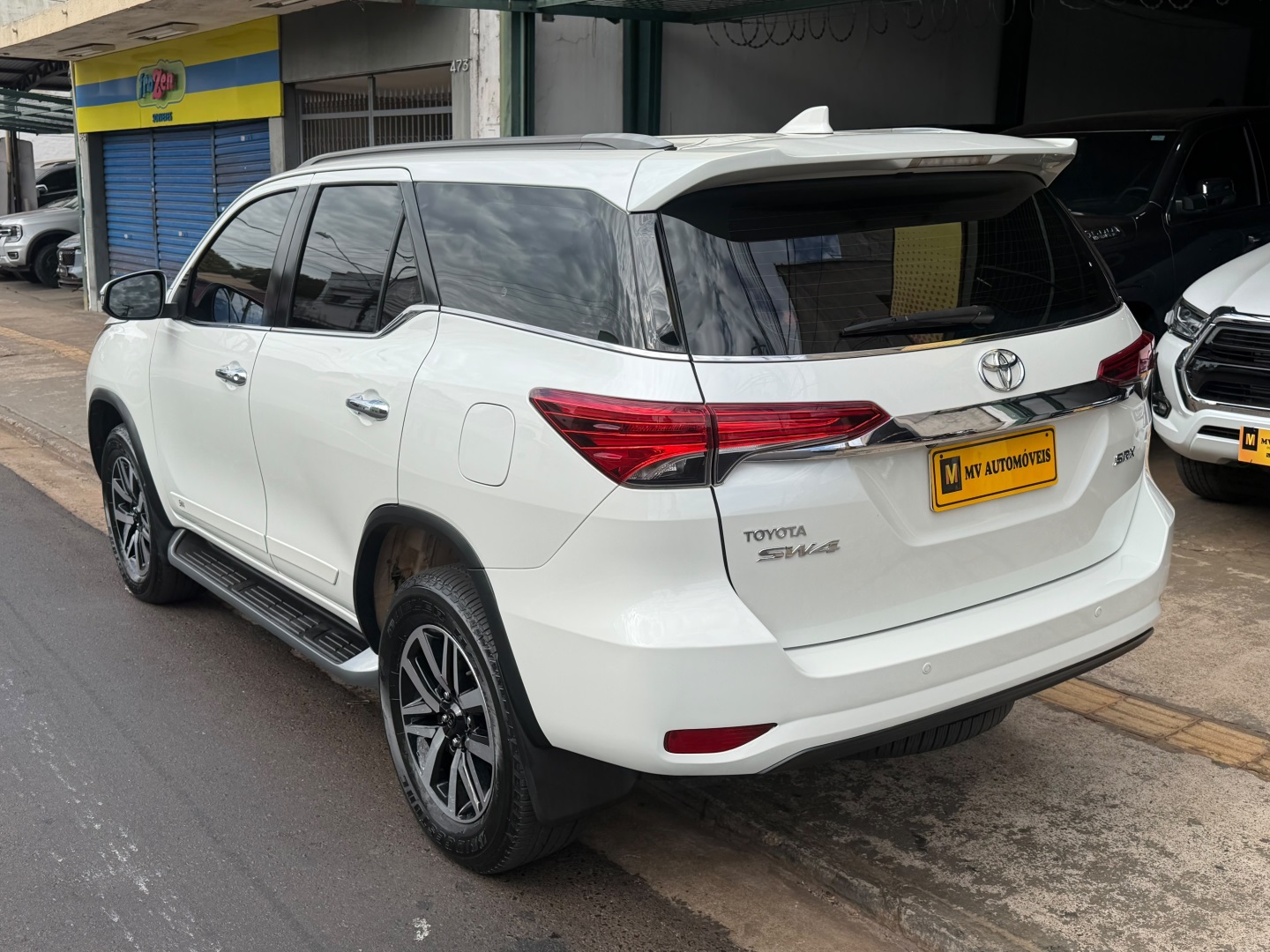 TOYOTA HILUX SW42.8 SRX 4X4 7 LUGARES 16V TURBO INTERCOOLER DIESEL 4P AUTOMÁTICO 2018