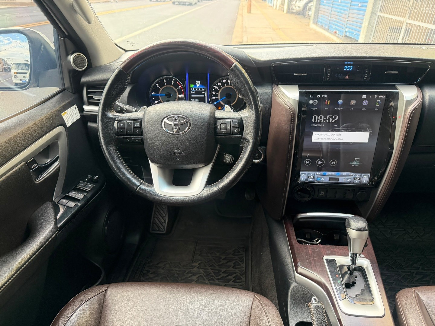 TOYOTA HILUX SW42.8 SRX 4X4 7 LUGARES 16V TURBO INTERCOOLER DIESEL 4P AUTOMÁTICO 2018