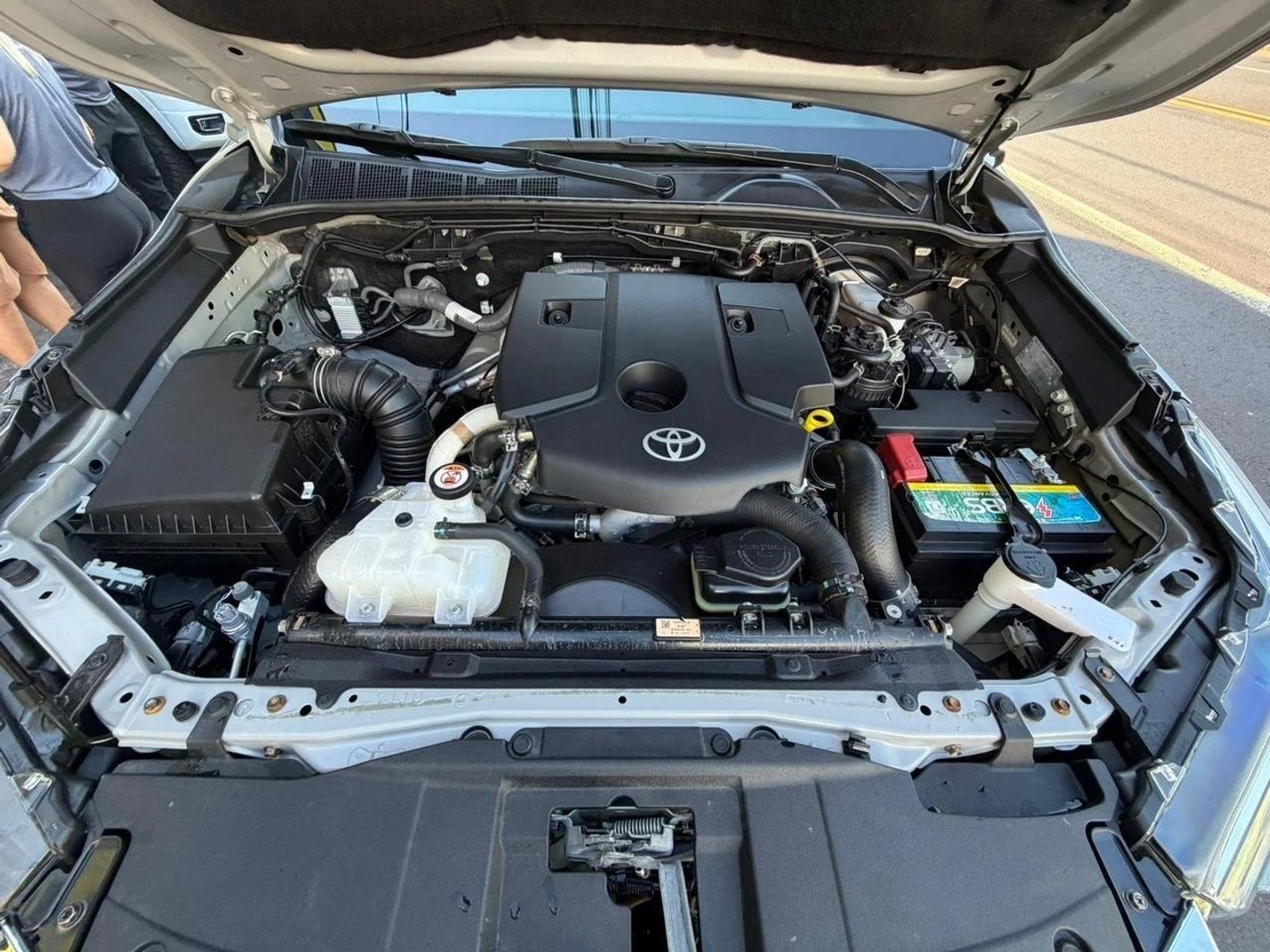 TOYOTA HILUX2.8 D-4D TURBO DIESEL CD SRX LIMITED 4X4 AUTOMÁTICO 2023