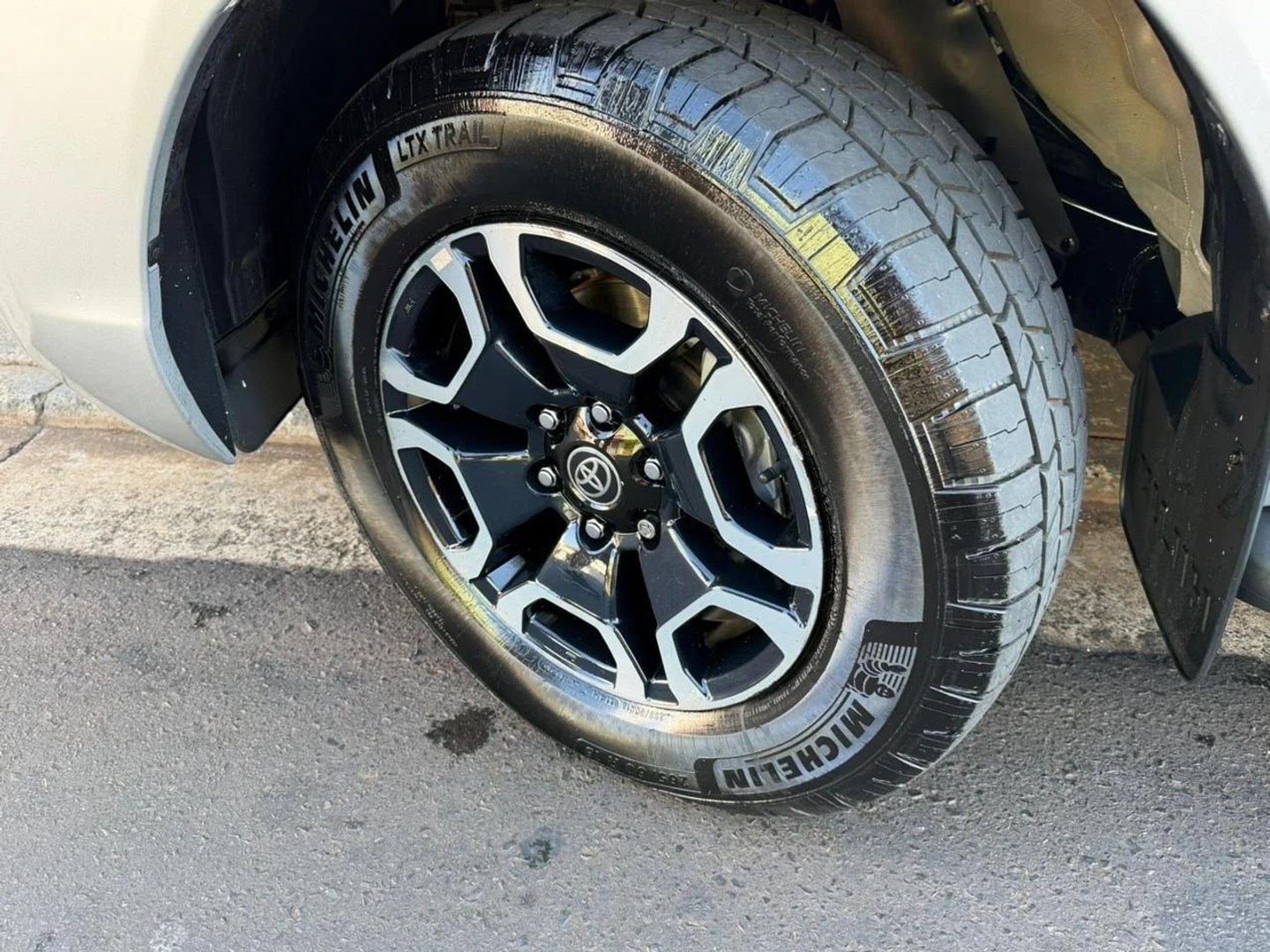 TOYOTA HILUX2.8 D-4D TURBO DIESEL CD SRX LIMITED 4X4 AUTOMÁTICO 2023