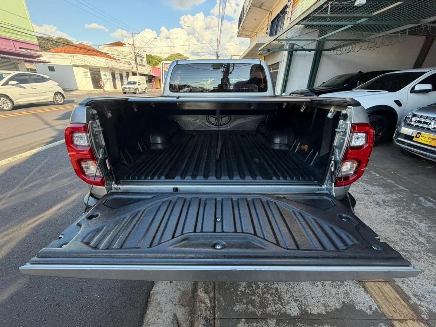 TOYOTA HILUX2.8 D-4D TURBO DIESEL CD SRX LIMITED 4X4 AUTOMÁTICO 2023