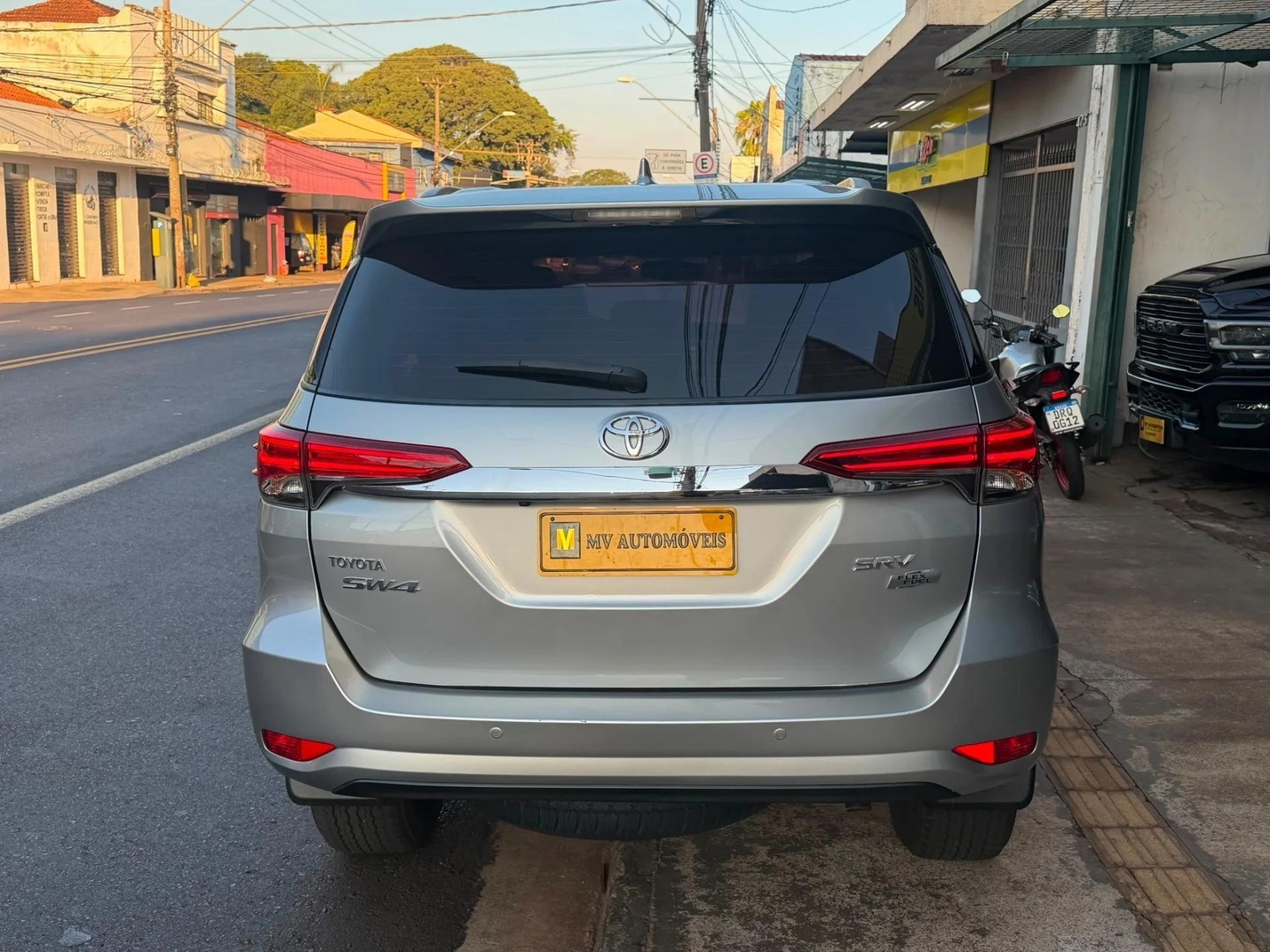 TOYOTA HILUX SW42.7 SRV 7 LUGARES 4X2 16V FLEX 4P AUTOMÁTICO 2020