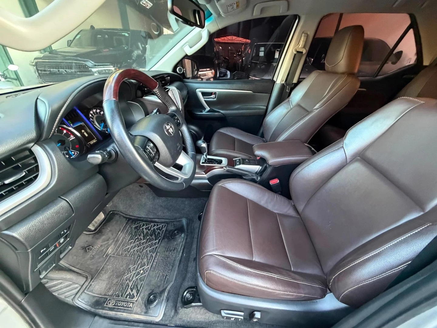 TOYOTA HILUX SW42.7 SRV 7 LUGARES 4X2 16V FLEX 4P AUTOMÁTICO 2020