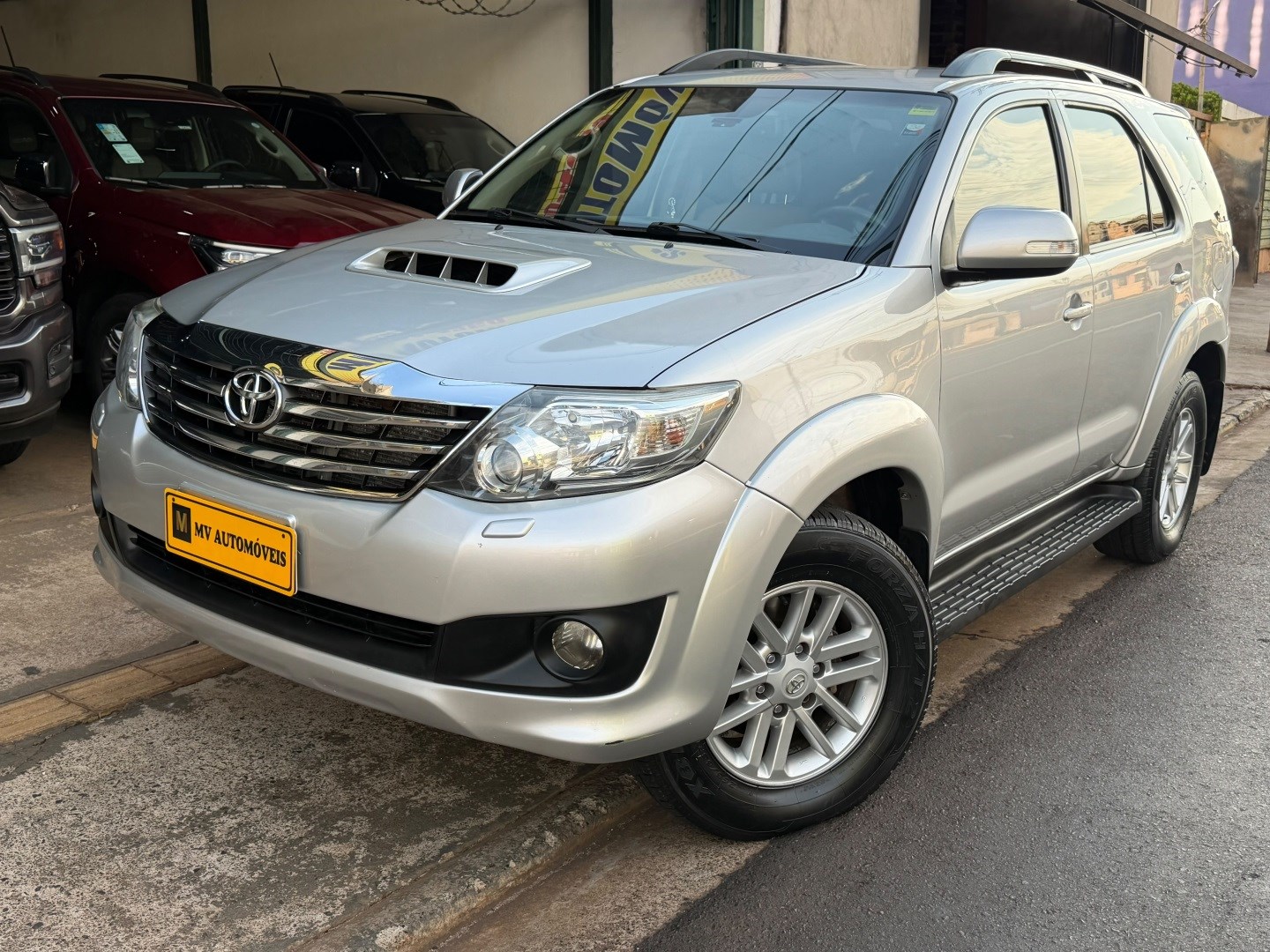 TOYOTA HILUX SW43.0 SRV 4X4 7 LUGARES 16V TURBO INTERCOOLER DIESEL 4P AUTOMÁTICO 2013