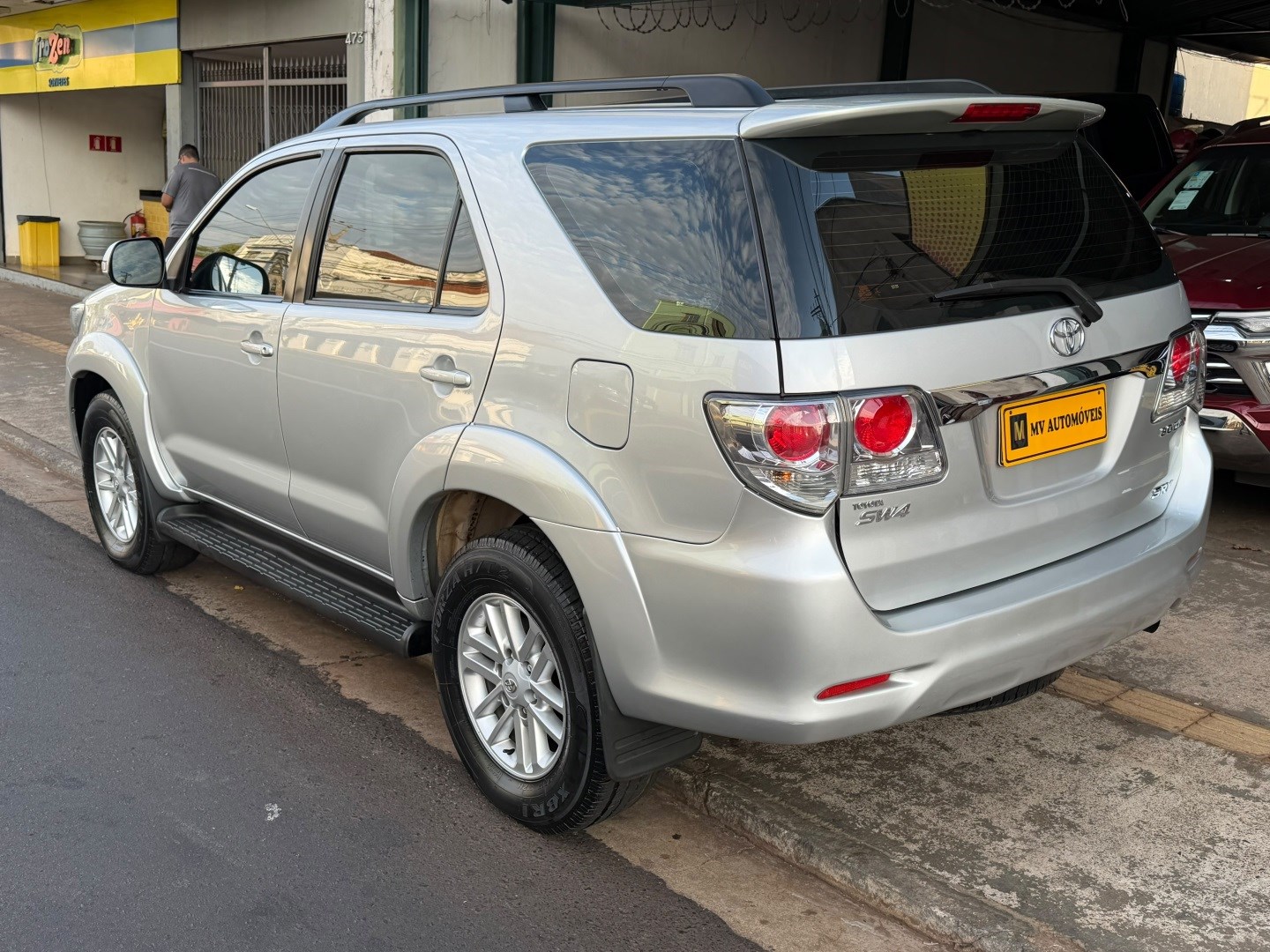 TOYOTA HILUX SW43.0 SRV 4X4 7 LUGARES 16V TURBO INTERCOOLER DIESEL 4P AUTOMÁTICO 2013