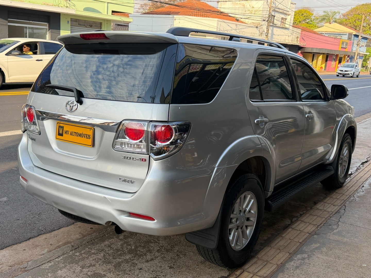 TOYOTA HILUX SW43.0 SRV 4X4 7 LUGARES 16V TURBO INTERCOOLER DIESEL 4P AUTOMÁTICO 2013
