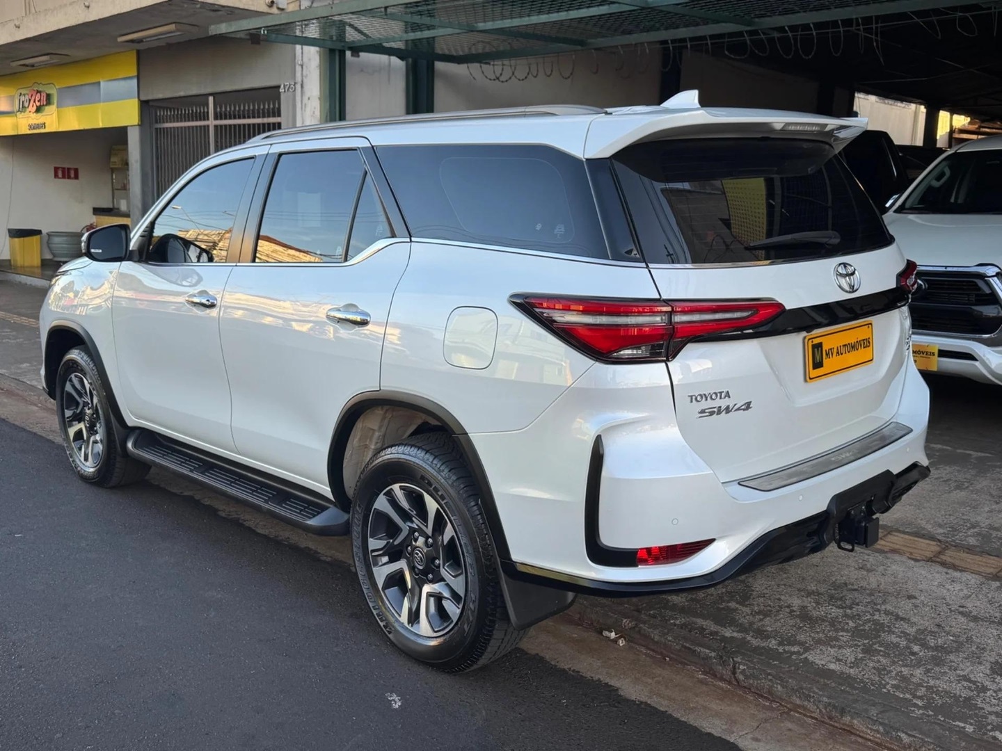 TOYOTA HILUX SW42.8 D-4D TURBO DIESEL SRX PLATINUM 7L 4X4 AUTOMÁTICO 2024