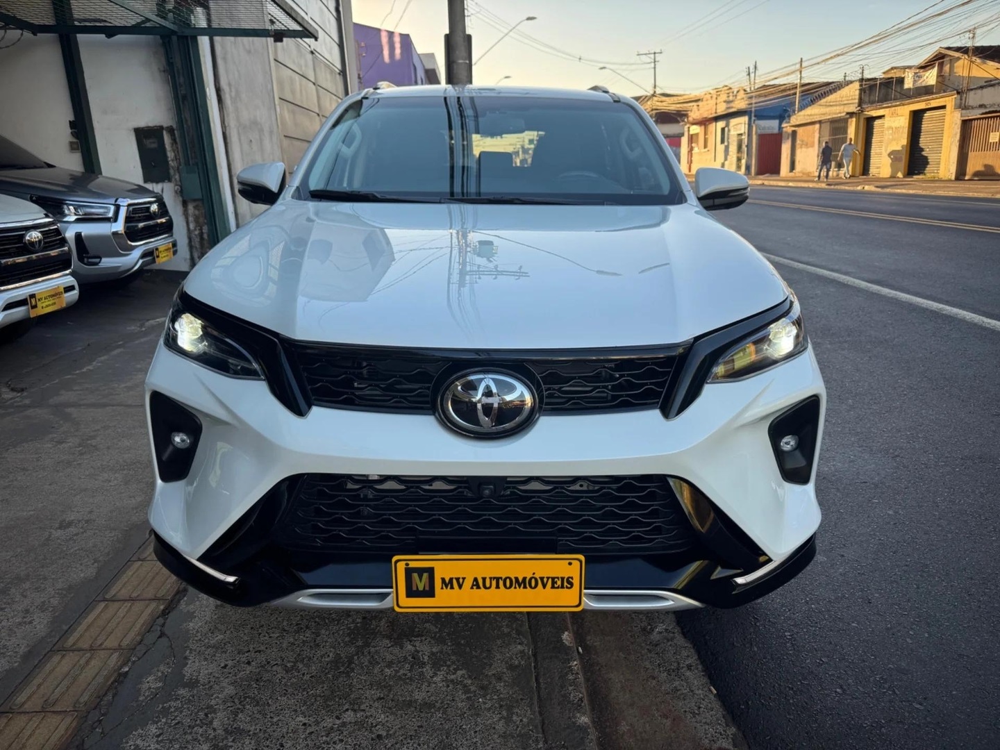 TOYOTA HILUX SW42.8 D-4D TURBO DIESEL SRX PLATINUM 7L 4X4 AUTOMÁTICO 2024