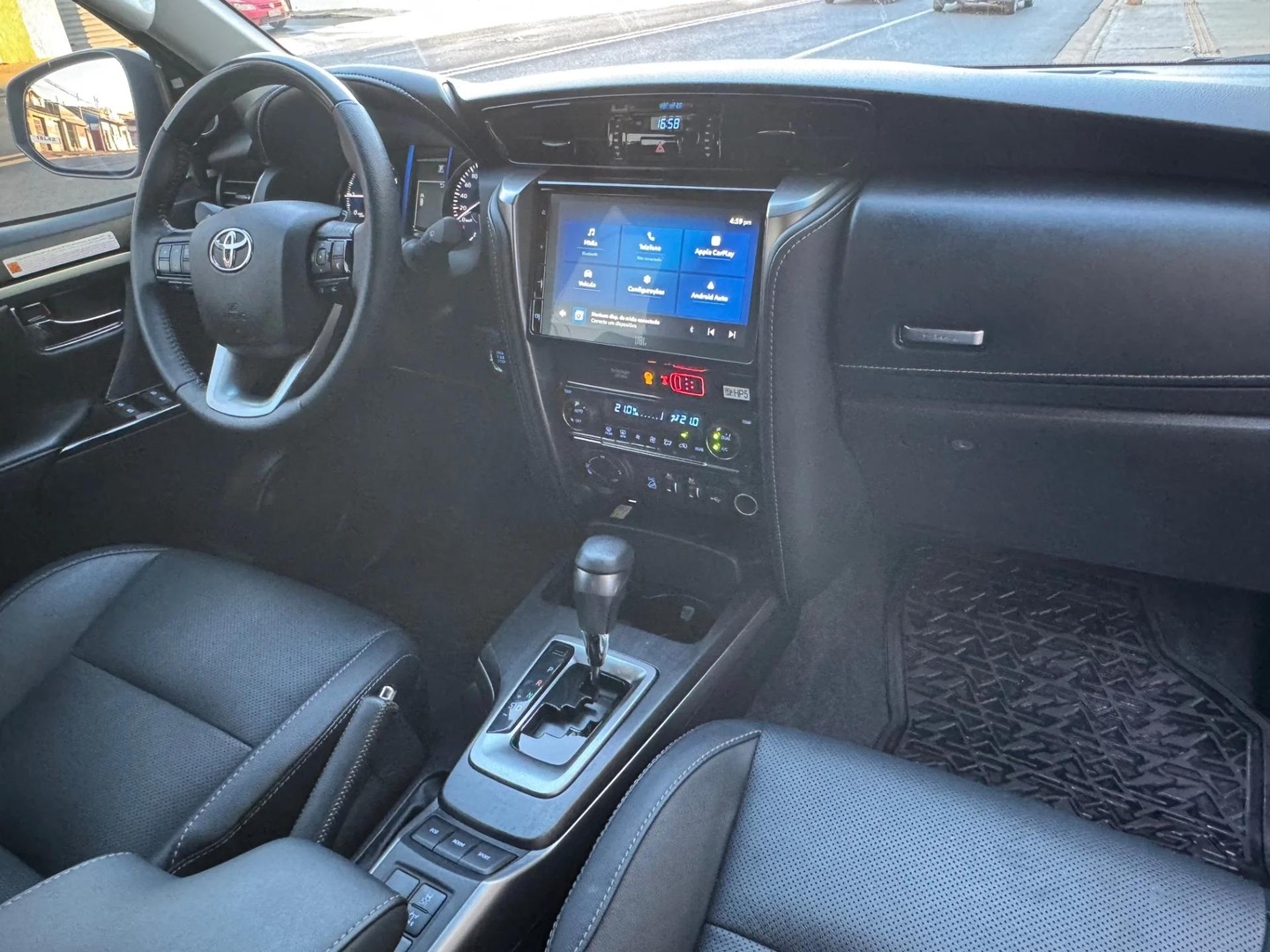 TOYOTA HILUX SW42.8 D-4D TURBO DIESEL SRX PLATINUM 7L 4X4 AUTOMÁTICO 2024