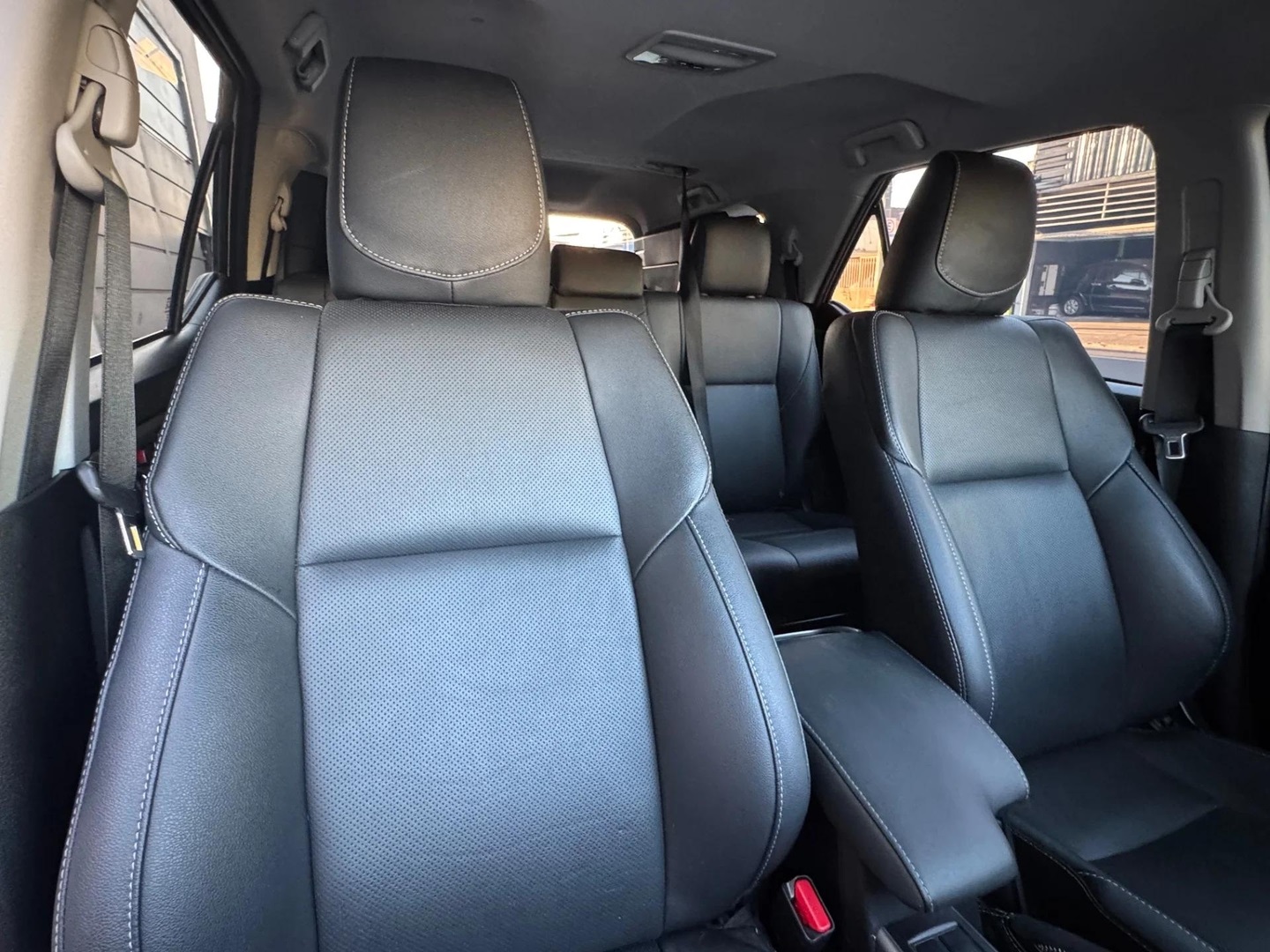 TOYOTA HILUX SW42.8 D-4D TURBO DIESEL SRX PLATINUM 7L 4X4 AUTOMÁTICO 2024