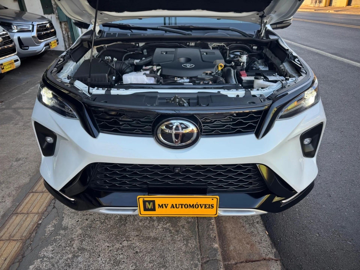 TOYOTA HILUX SW42.8 D-4D TURBO DIESEL SRX PLATINUM 7L 4X4 AUTOMÁTICO 2024