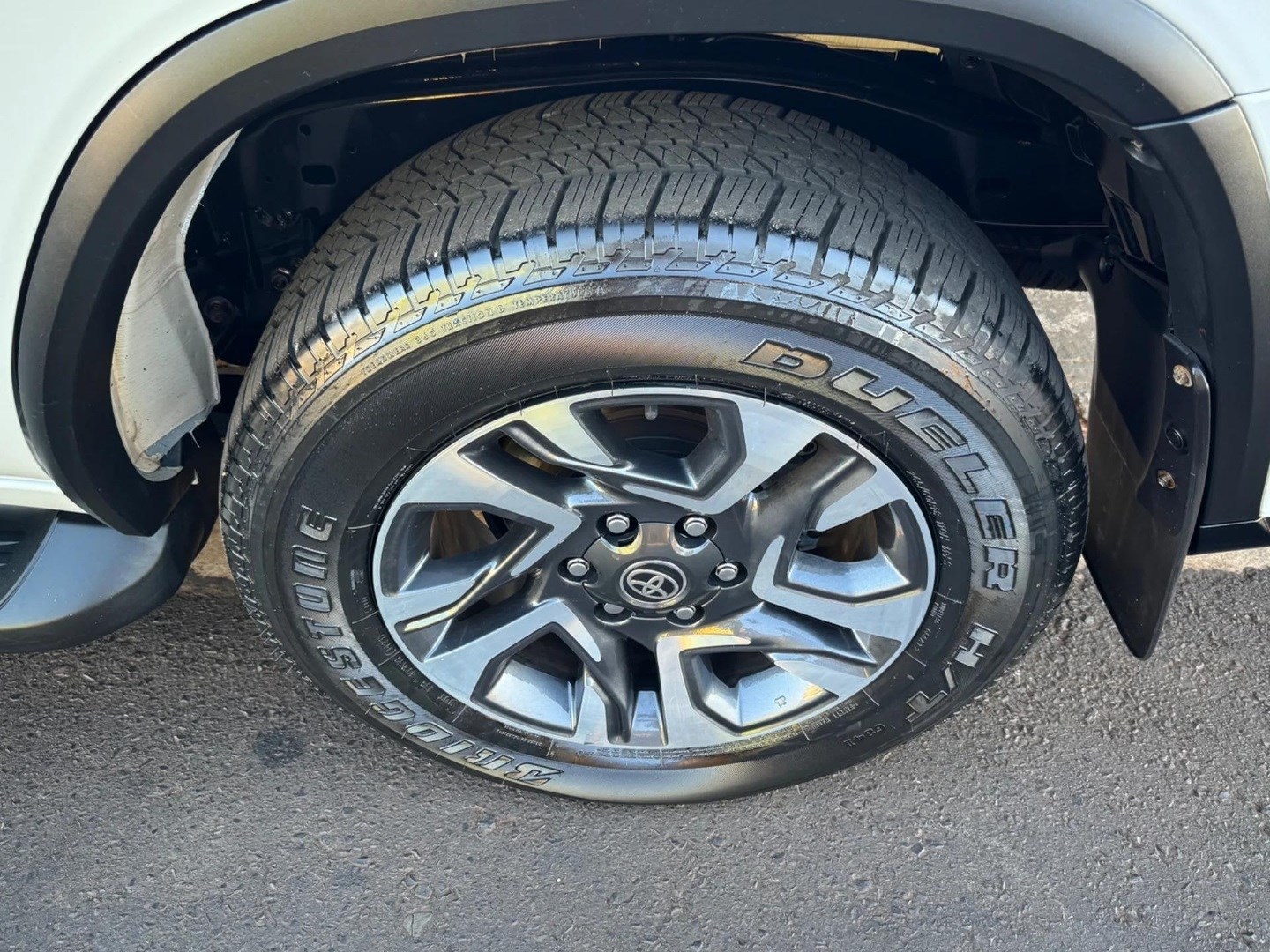 TOYOTA HILUX SW42.8 D-4D TURBO DIESEL SRX PLATINUM 7L 4X4 AUTOMÁTICO 2024