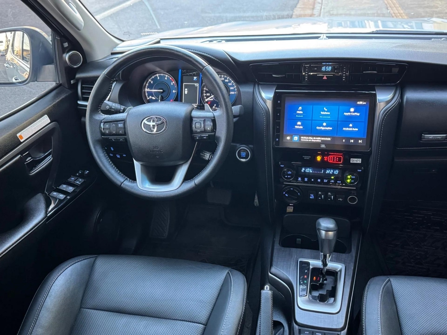 TOYOTA HILUX SW42.8 D-4D TURBO DIESEL SRX PLATINUM 7L 4X4 AUTOMÁTICO 2024