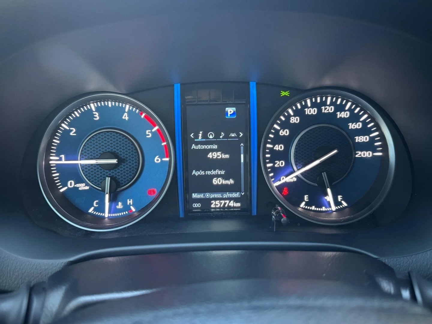 TOYOTA HILUX SW42.8 D-4D TURBO DIESEL SRX PLATINUM 7L 4X4 AUTOMÁTICO 2024
