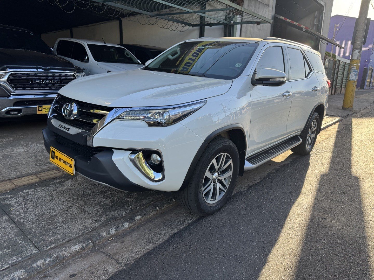 TOYOTA HILUX SW42.8 SRX 4X4 16V TURBO INTERCOOLER DIESEL 4P AUTOMÁTICO 2017