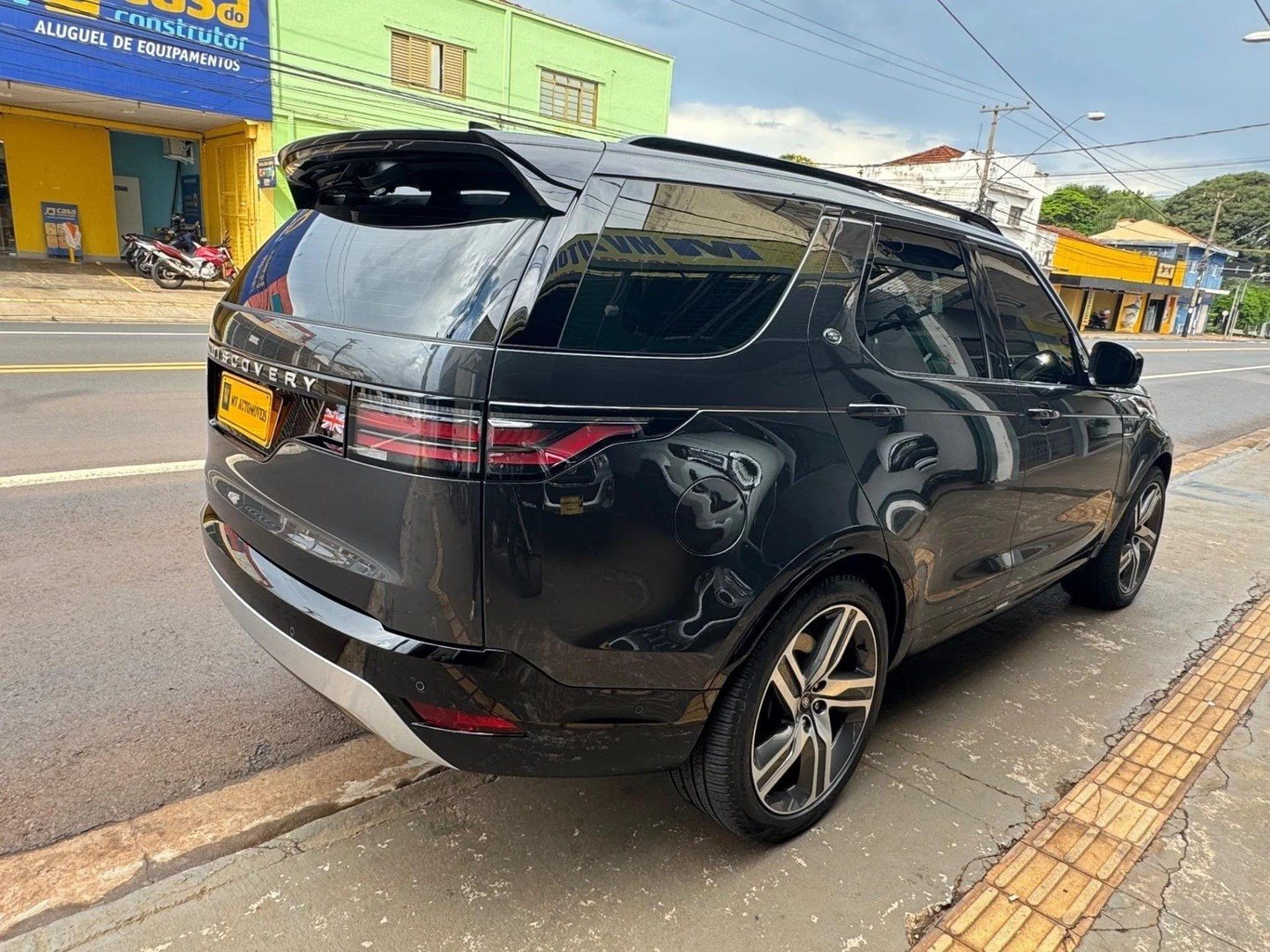 LAND ROVER DISCOVERY3.0 D300 TURBO DIESEL MHEV METROPOLITAN EDITION AUTOMÁTICO 2024