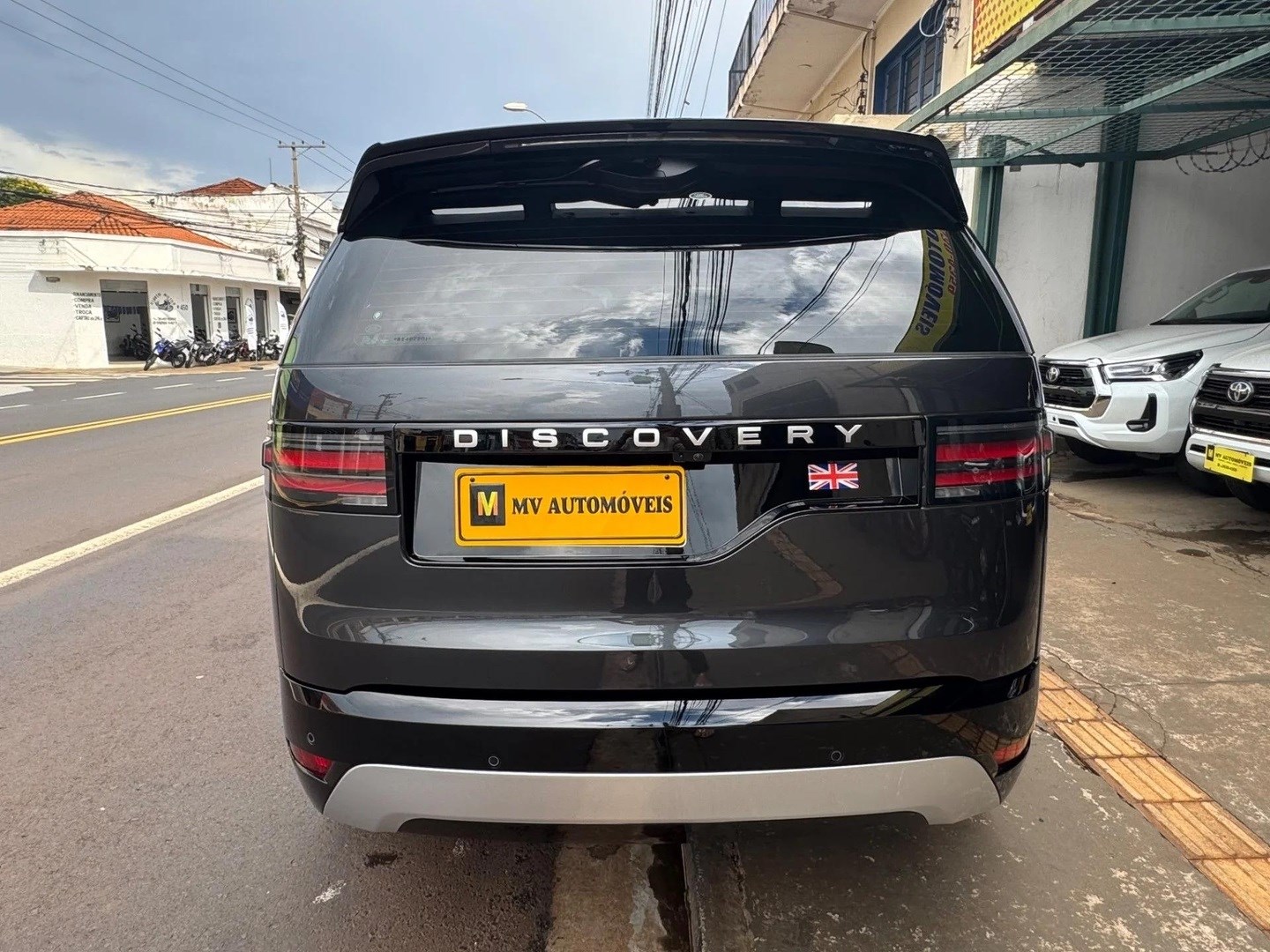 LAND ROVER DISCOVERY3.0 D300 TURBO DIESEL MHEV METROPOLITAN EDITION AUTOMÁTICO 2024