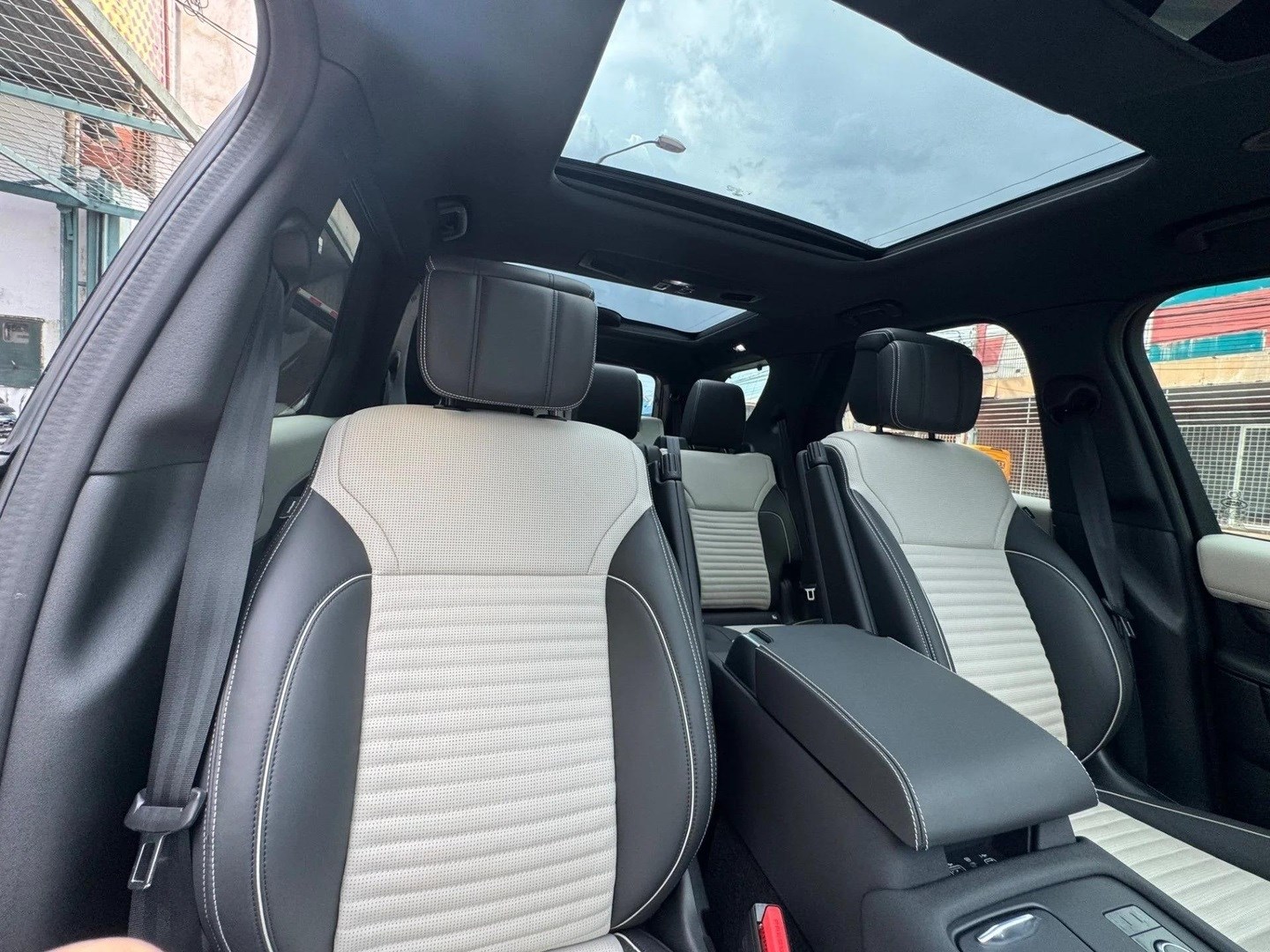 LAND ROVER DISCOVERY3.0 D300 TURBO DIESEL MHEV METROPOLITAN EDITION AUTOMÁTICO 2024
