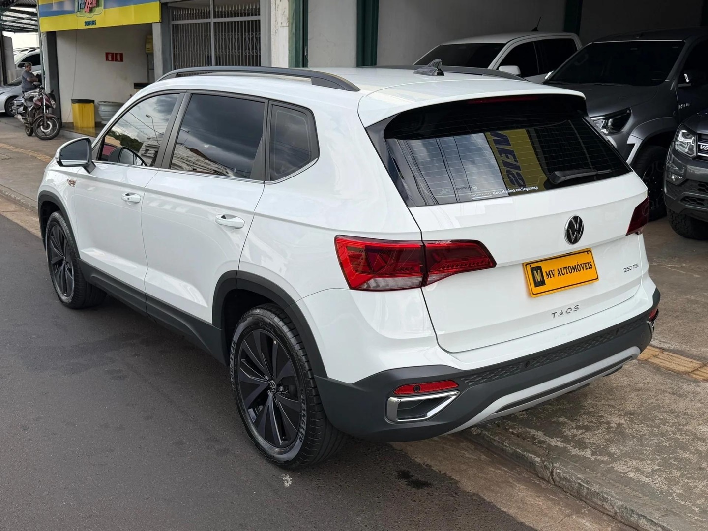 VOLKSWAGEN TAOS1.4 250 TSI TOTAL FLEX COMFORTLINE AUTOMÁTICO 2024