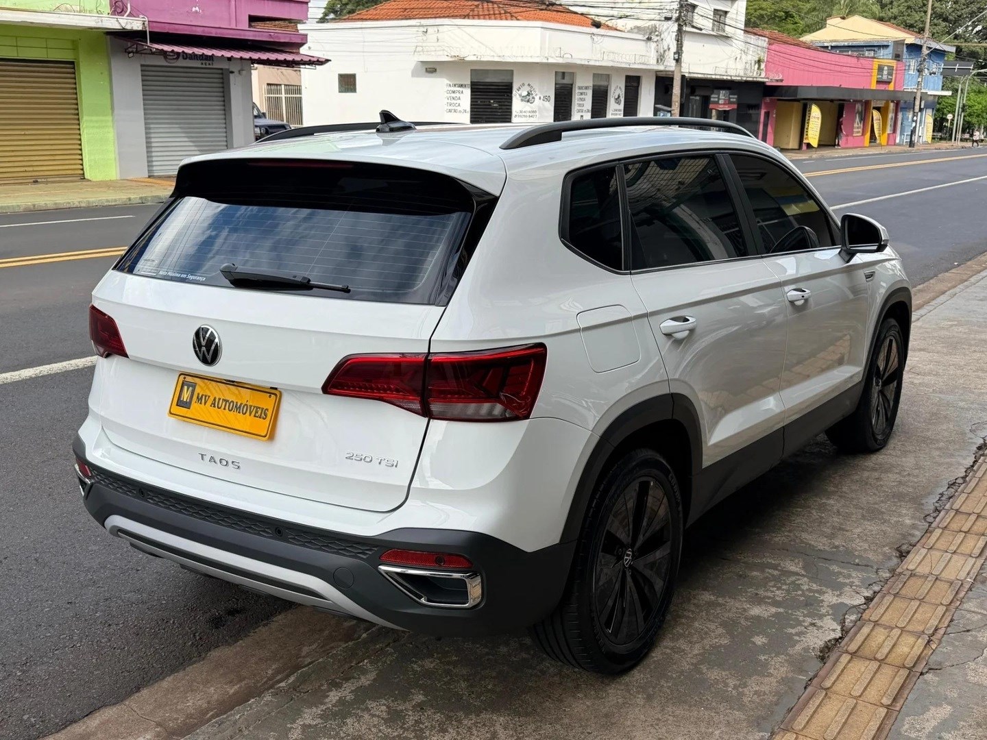 VOLKSWAGEN TAOS1.4 250 TSI TOTAL FLEX COMFORTLINE AUTOMÁTICO 2024