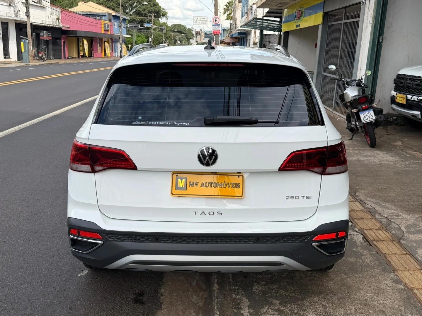 VOLKSWAGEN TAOS1.4 250 TSI TOTAL FLEX COMFORTLINE AUTOMÁTICO 2024