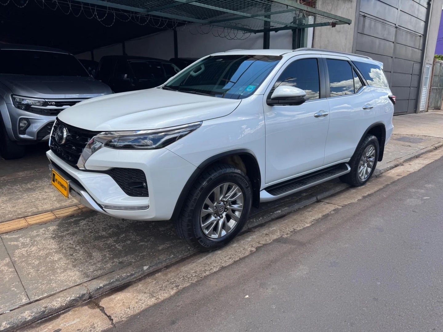 TOYOTA HILUX SW42.8 D-4D TURBO DIESEL SRX 7L 4X4 AUTOMÁTICO 2024