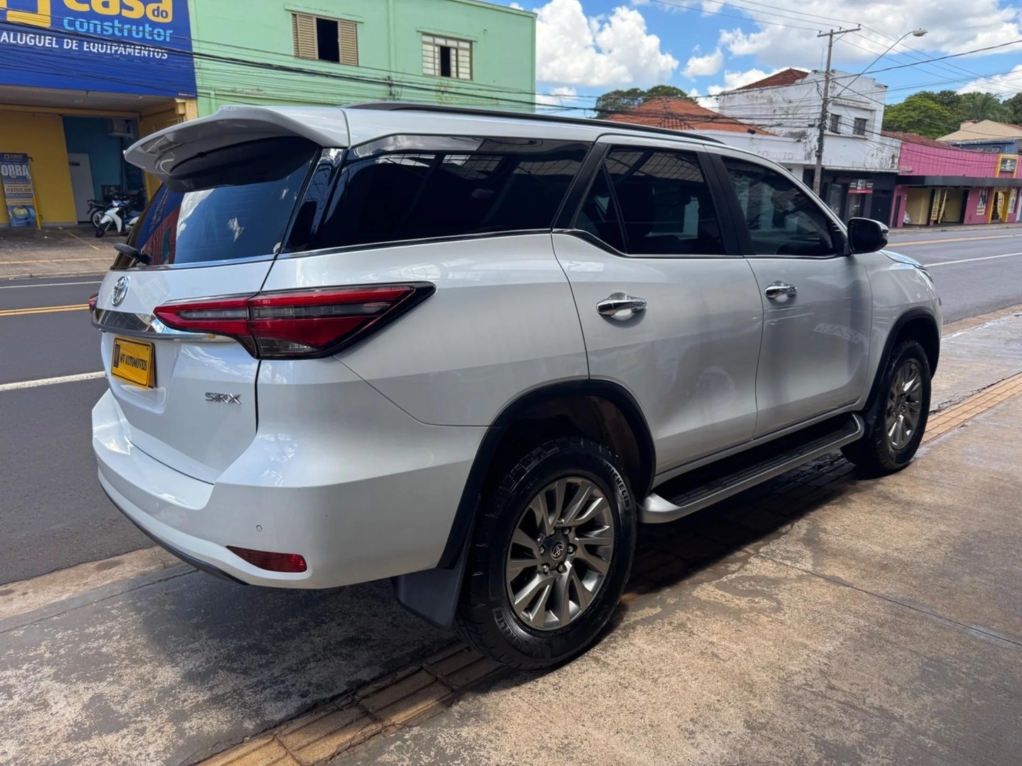 TOYOTA HILUX SW42.8 D-4D TURBO DIESEL SRX 7L 4X4 AUTOMÁTICO 2024