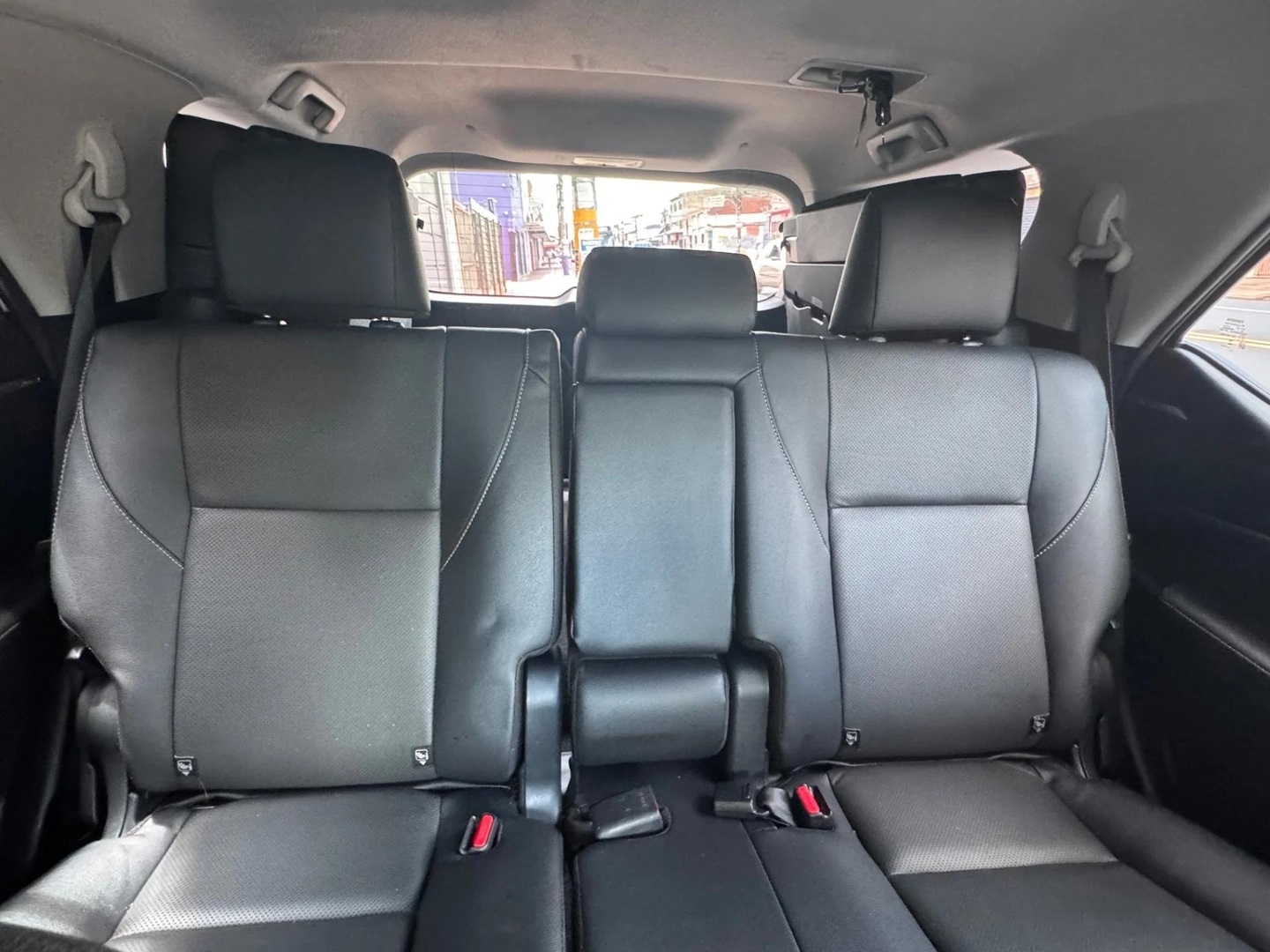 TOYOTA HILUX SW42.8 D-4D TURBO DIESEL SRX 7L 4X4 AUTOMÁTICO 2024