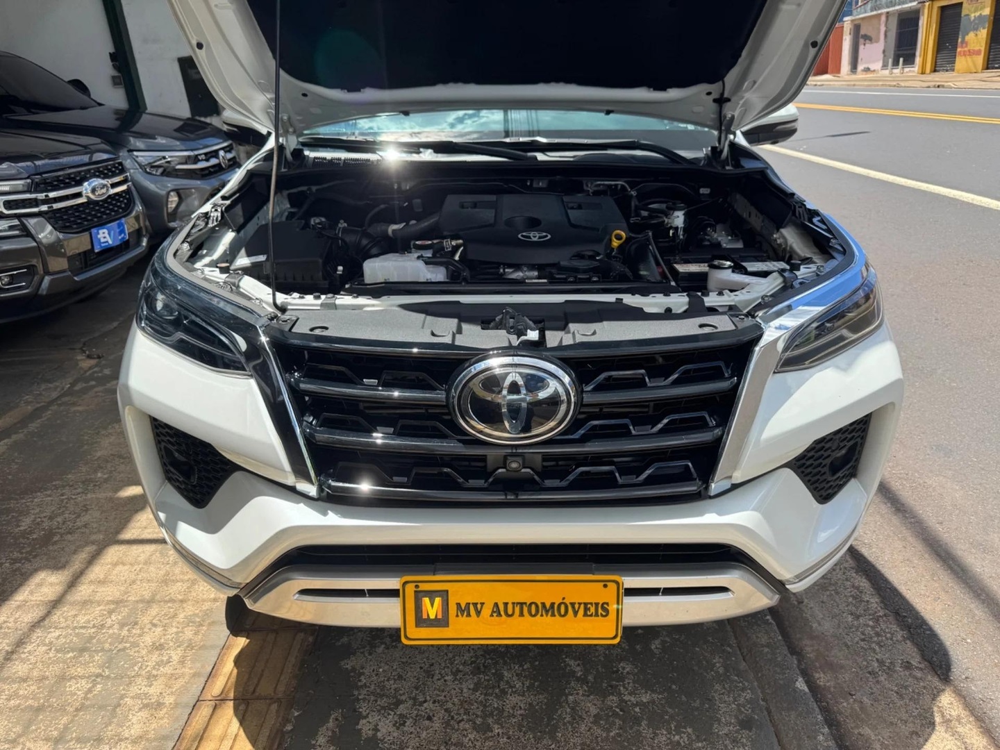 TOYOTA HILUX SW42.8 D-4D TURBO DIESEL SRX 7L 4X4 AUTOMÁTICO 2024