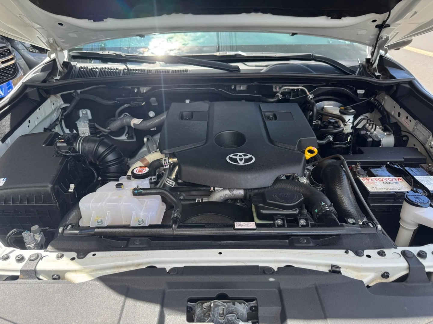 TOYOTA HILUX SW42.8 D-4D TURBO DIESEL SRX 7L 4X4 AUTOMÁTICO 2024