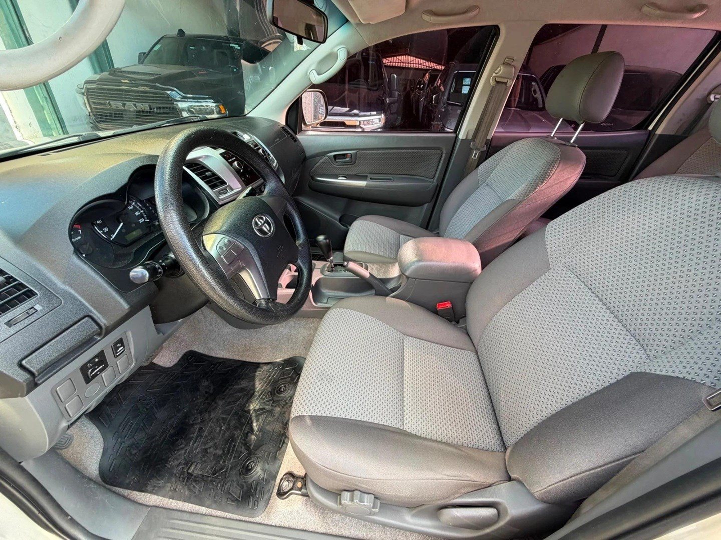 TOYOTA HILUX2.7 SR 4X2 CD 16V FLEX 4P AUTOMÁTICO 2015