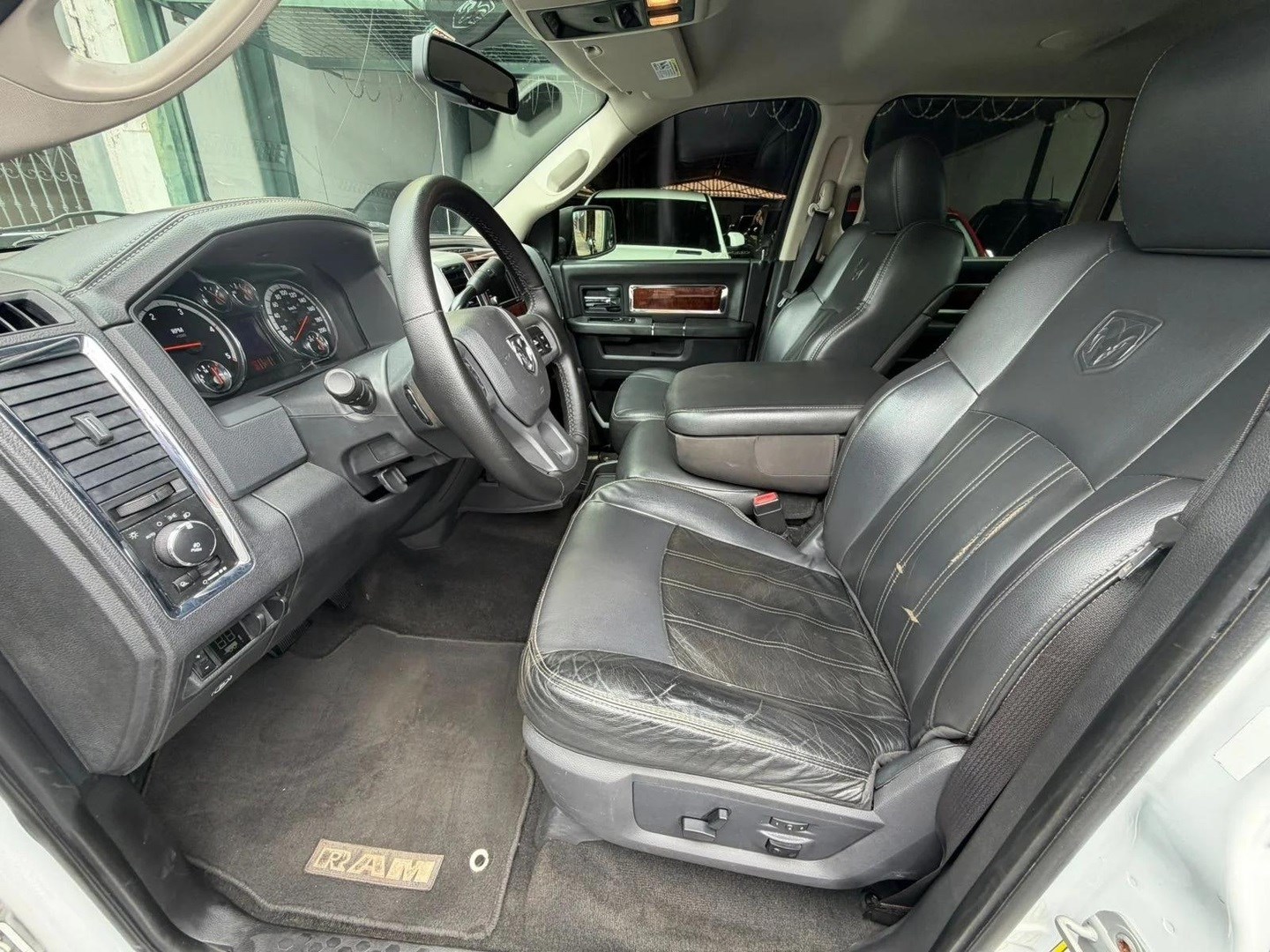RAM 25006.7 LARAMIE 4X4 CD I6 TURBO DIESEL 4P AUTOMÁTICO 2012