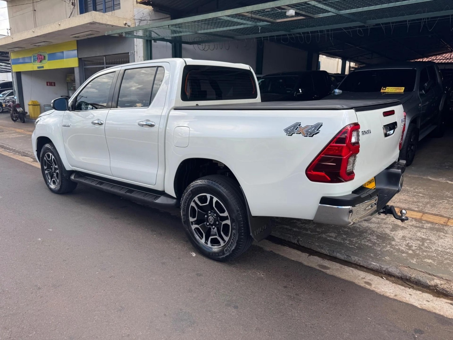 TOYOTA HILUX2.8 D-4D TURBO DIESEL CD SRX 4X4 AUTOMÁTICO 2021