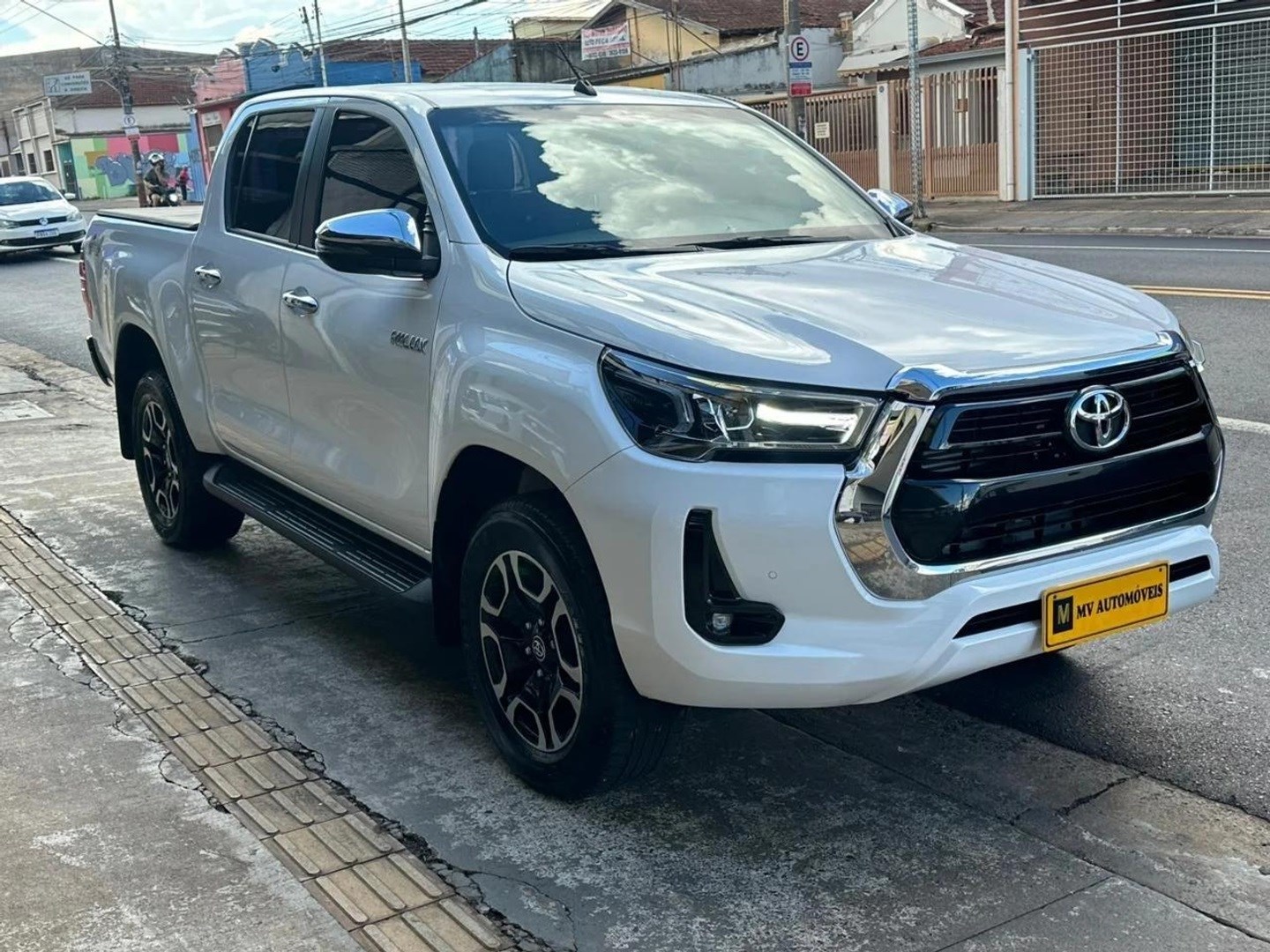TOYOTA HILUX2.8 D-4D TURBO DIESEL CD SRV 4X4 AUTOMÁTICO 2025