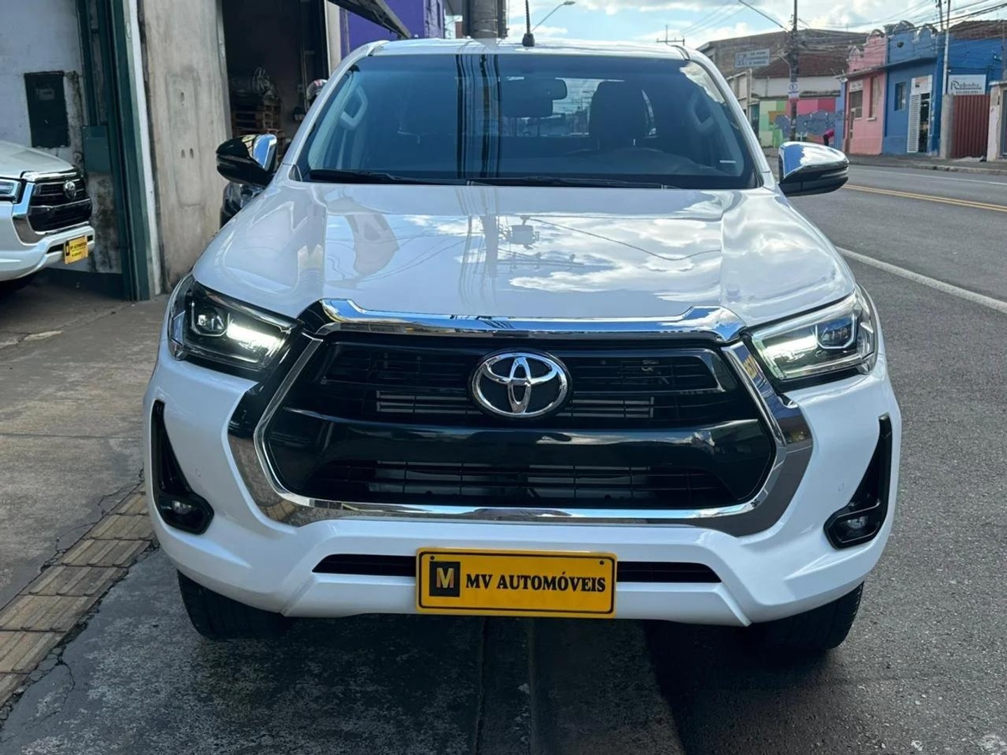 TOYOTA HILUX2.8 D-4D TURBO DIESEL CD SRV 4X4 AUTOMÁTICO 2025