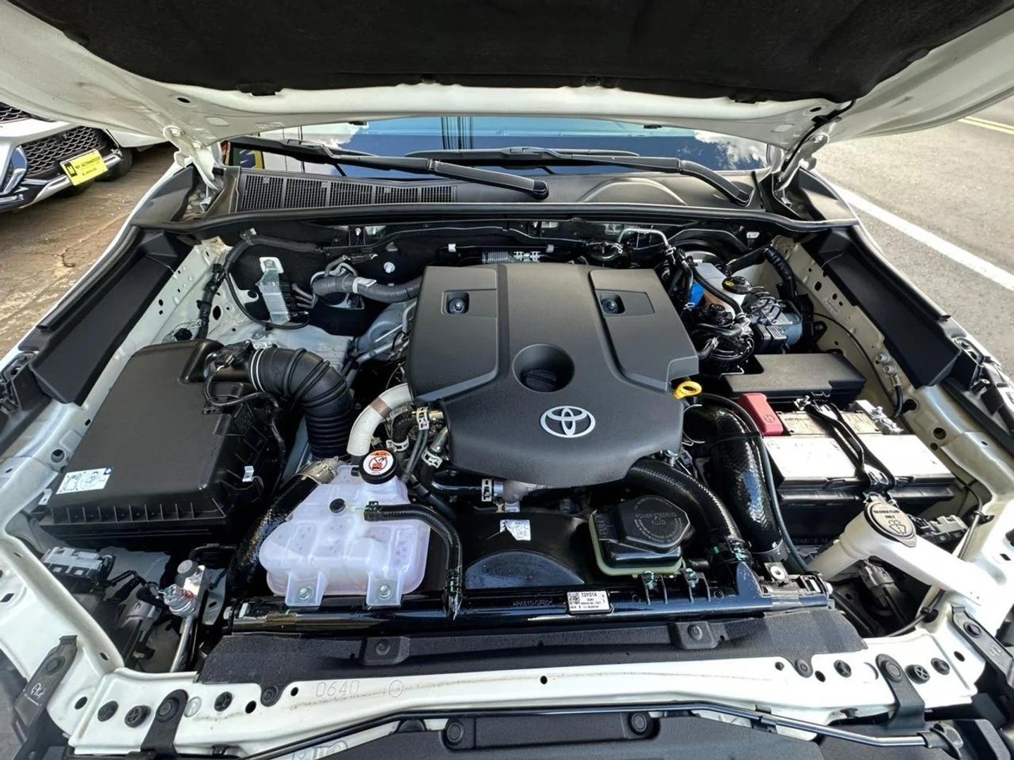 TOYOTA HILUX2.8 D-4D TURBO DIESEL CD SRV 4X4 AUTOMÁTICO 2025