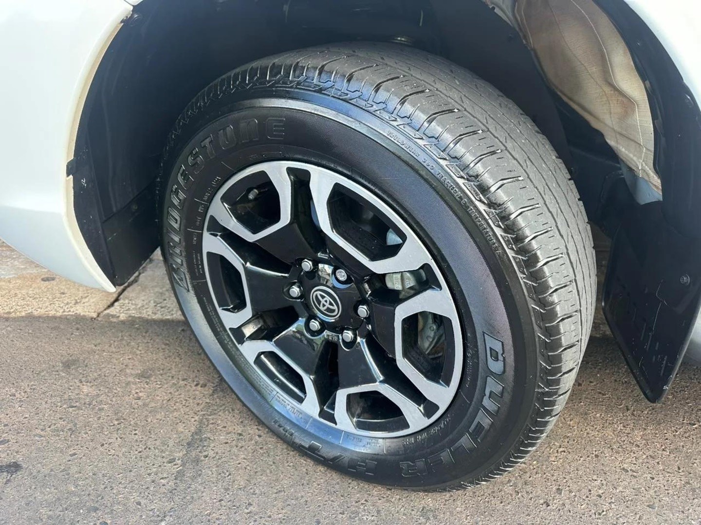 TOYOTA HILUX2.8 D-4D TURBO DIESEL CD SRV 4X4 AUTOMÁTICO 2025