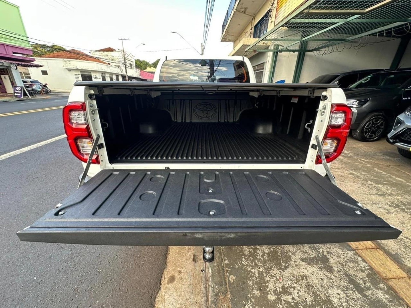 TOYOTA HILUX2.8 D-4D TURBO DIESEL CD SRV 4X4 AUTOMÁTICO 2025