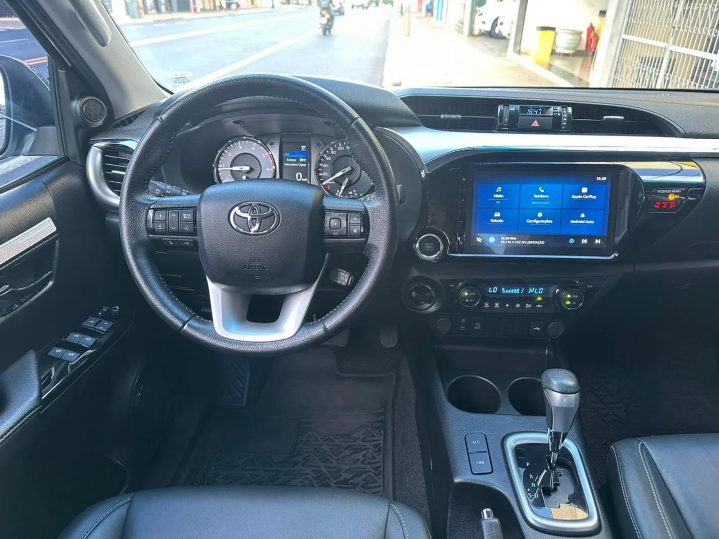 TOYOTA HILUX2.8 D-4D TURBO DIESEL CD SRV 4X4 AUTOMÁTICO 2025