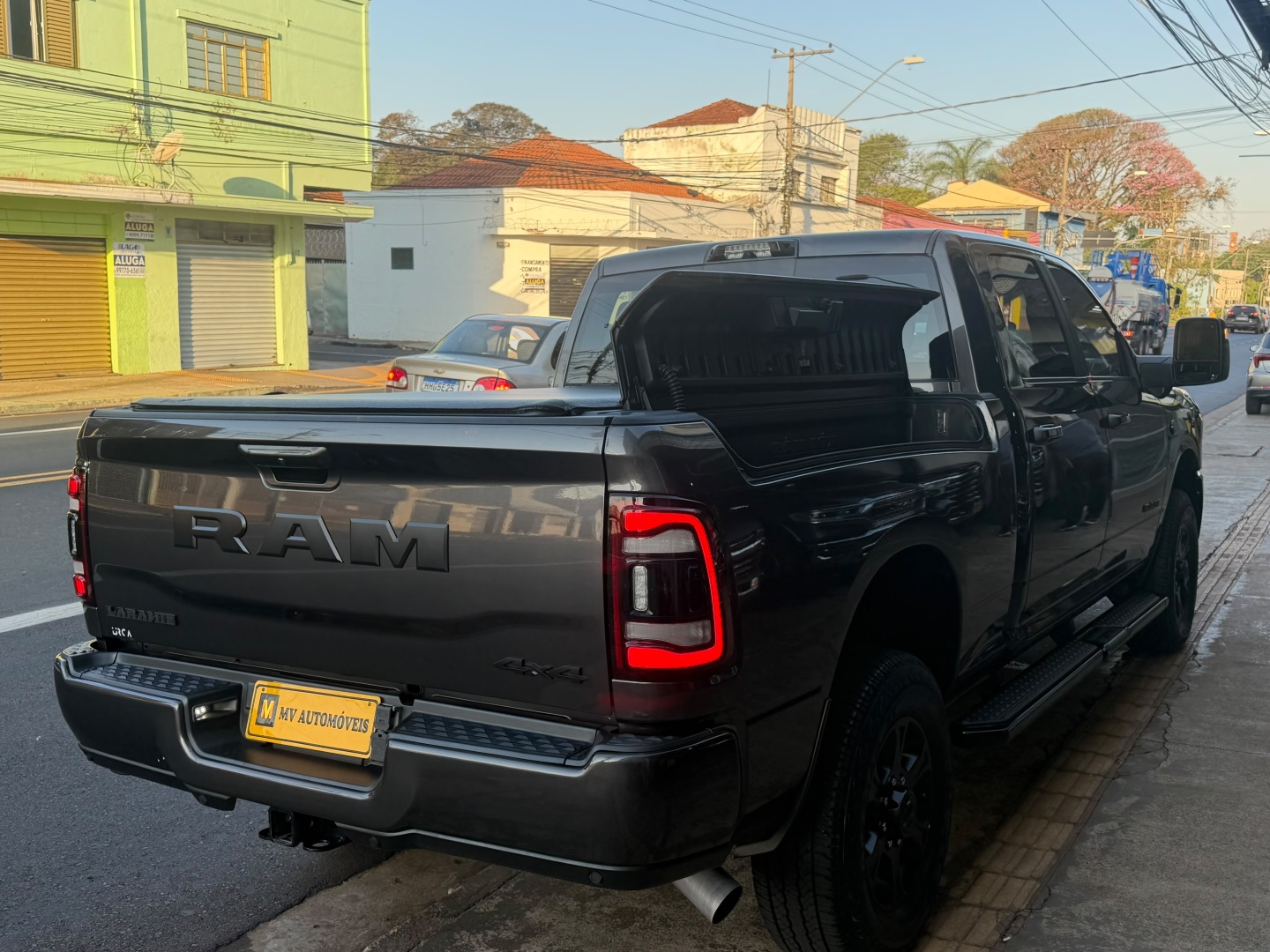 RAM 25006.7 I6 TURBO DIESEL LARAMIE NIGHT EDITION CD 4X4 AUTOMÁTICO 2024