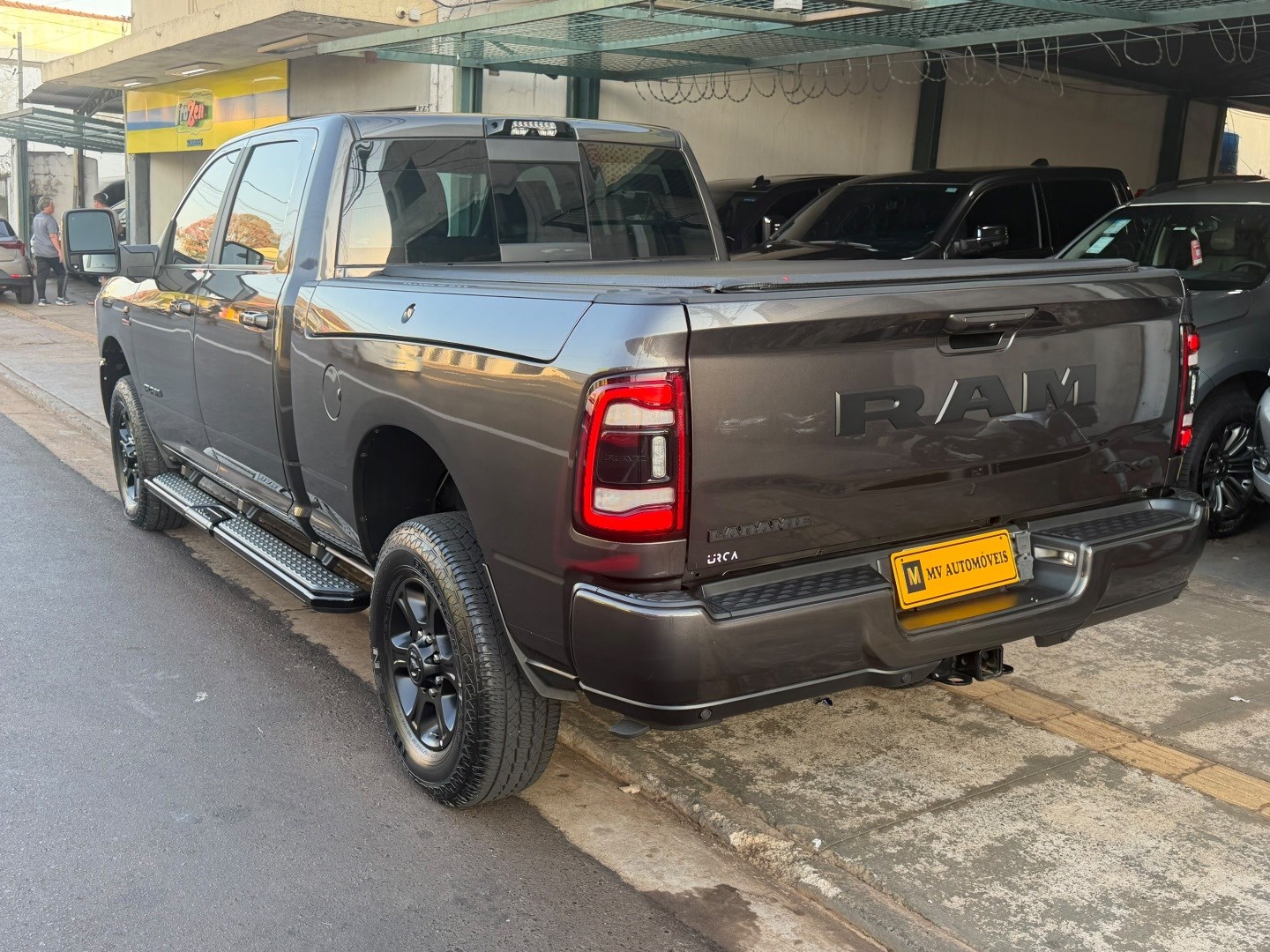 RAM 25006.7 I6 TURBO DIESEL LARAMIE NIGHT EDITION CD 4X4 AUTOMÁTICO 2024