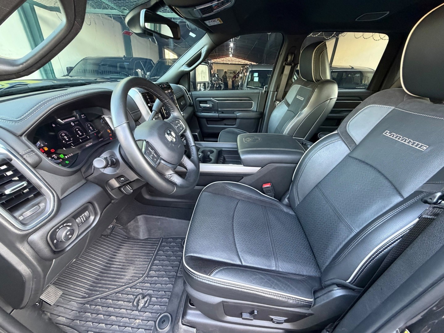 RAM 25006.7 I6 TURBO DIESEL LARAMIE NIGHT EDITION CD 4X4 AUTOMÁTICO 2024