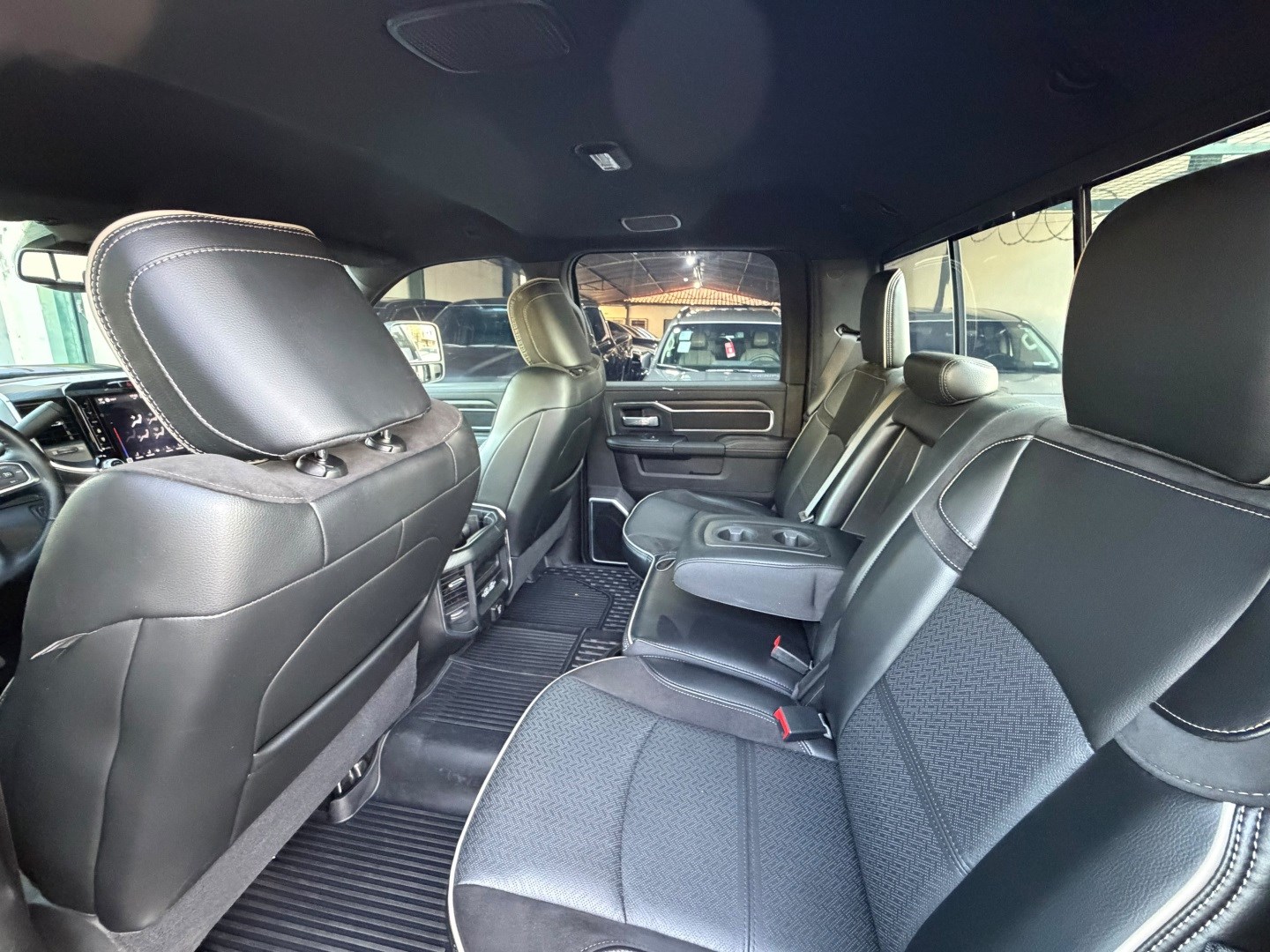 RAM 25006.7 I6 TURBO DIESEL LARAMIE NIGHT EDITION CD 4X4 AUTOMÁTICO 2024