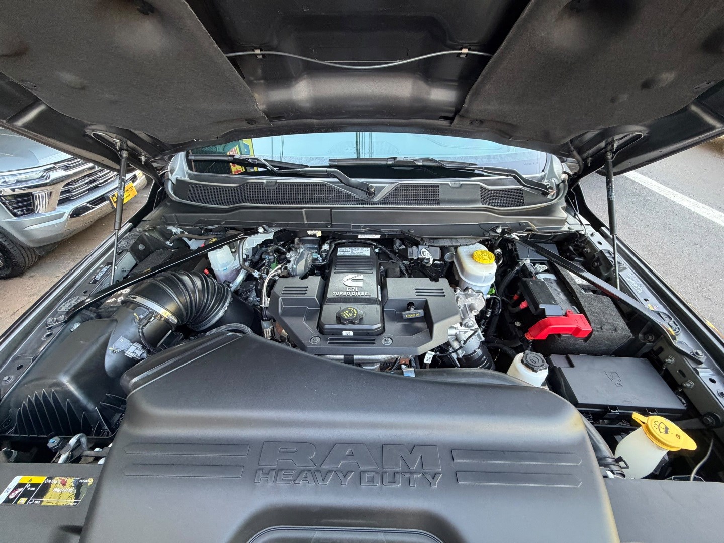RAM 25006.7 I6 TURBO DIESEL LARAMIE NIGHT EDITION CD 4X4 AUTOMÁTICO 2024