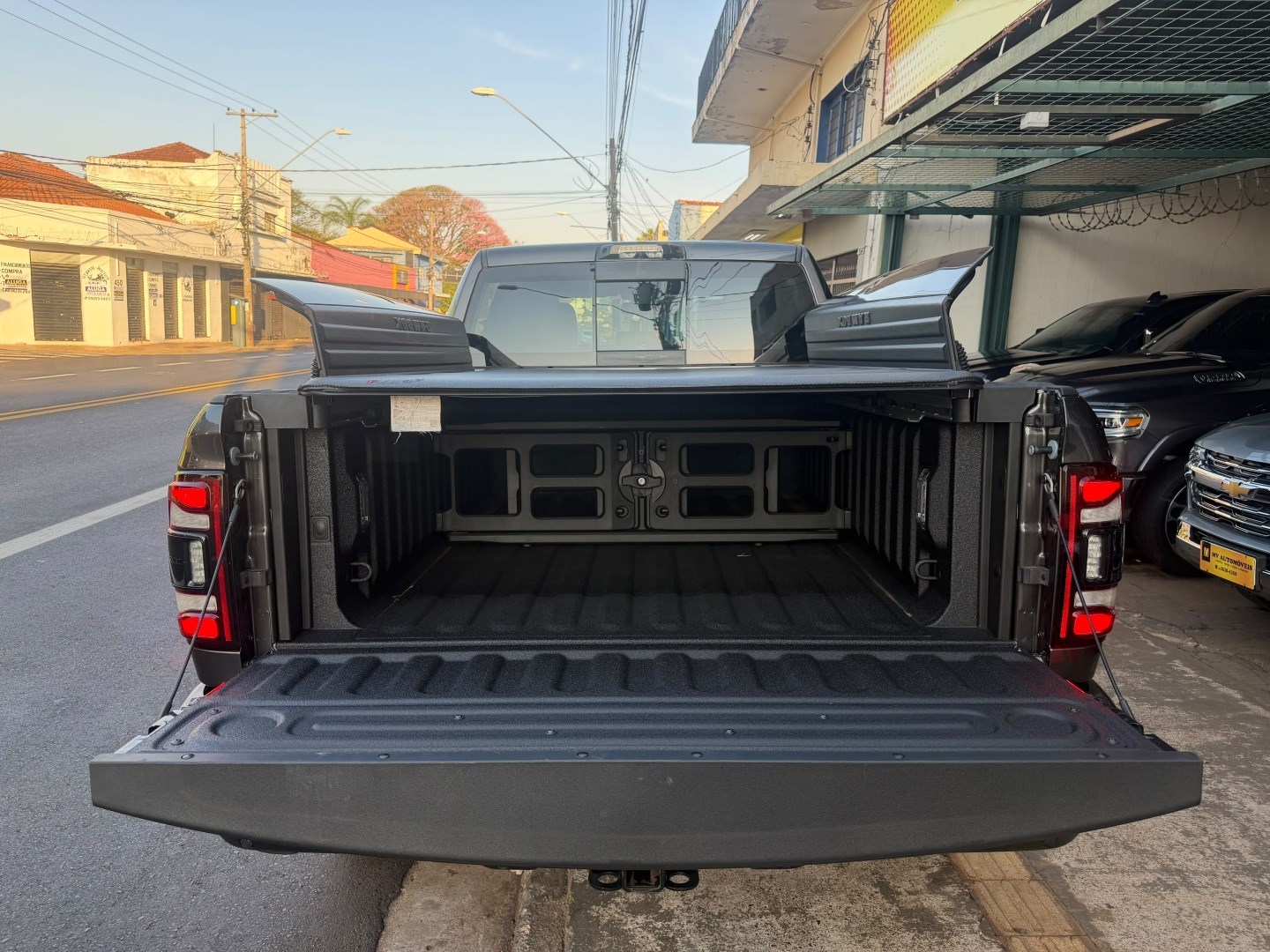 RAM 25006.7 I6 TURBO DIESEL LARAMIE NIGHT EDITION CD 4X4 AUTOMÁTICO 2024