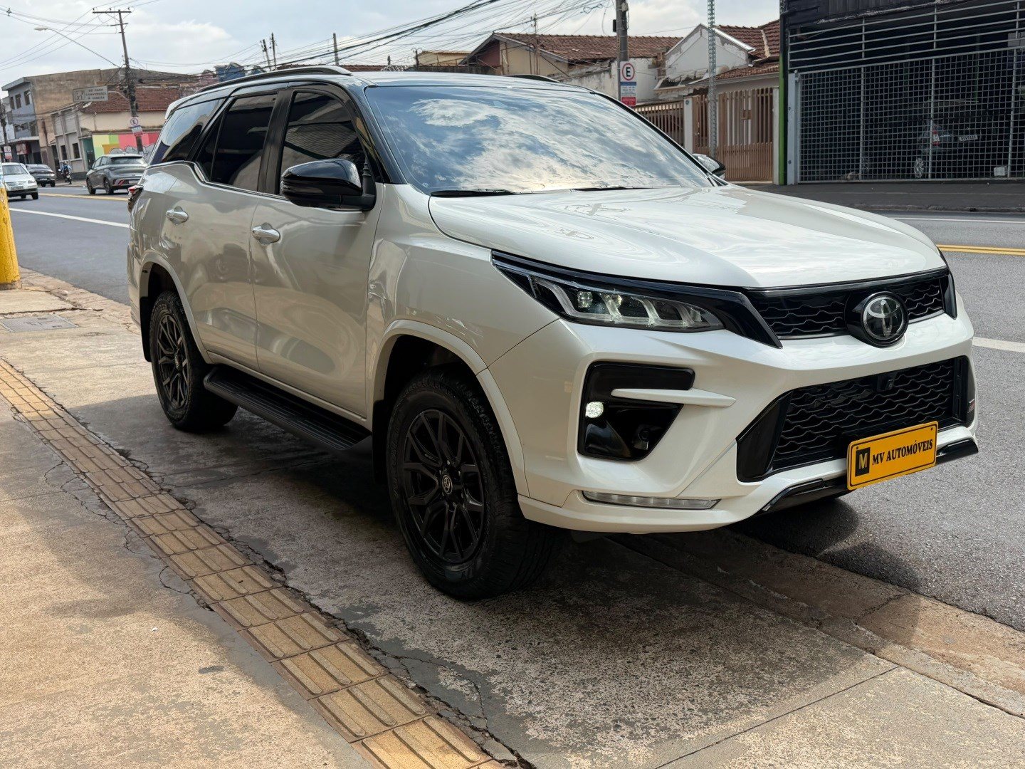 TOYOTA HILUX SW42.8 D-4D TURBO DIESEL GR-S 7L 4X4 AUTOMÁTICO 2022
